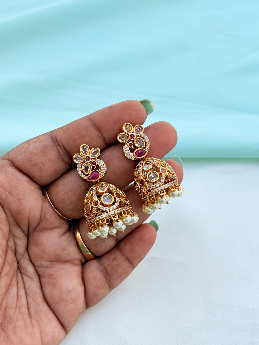 Flower design with pearls butta earrings Er922
