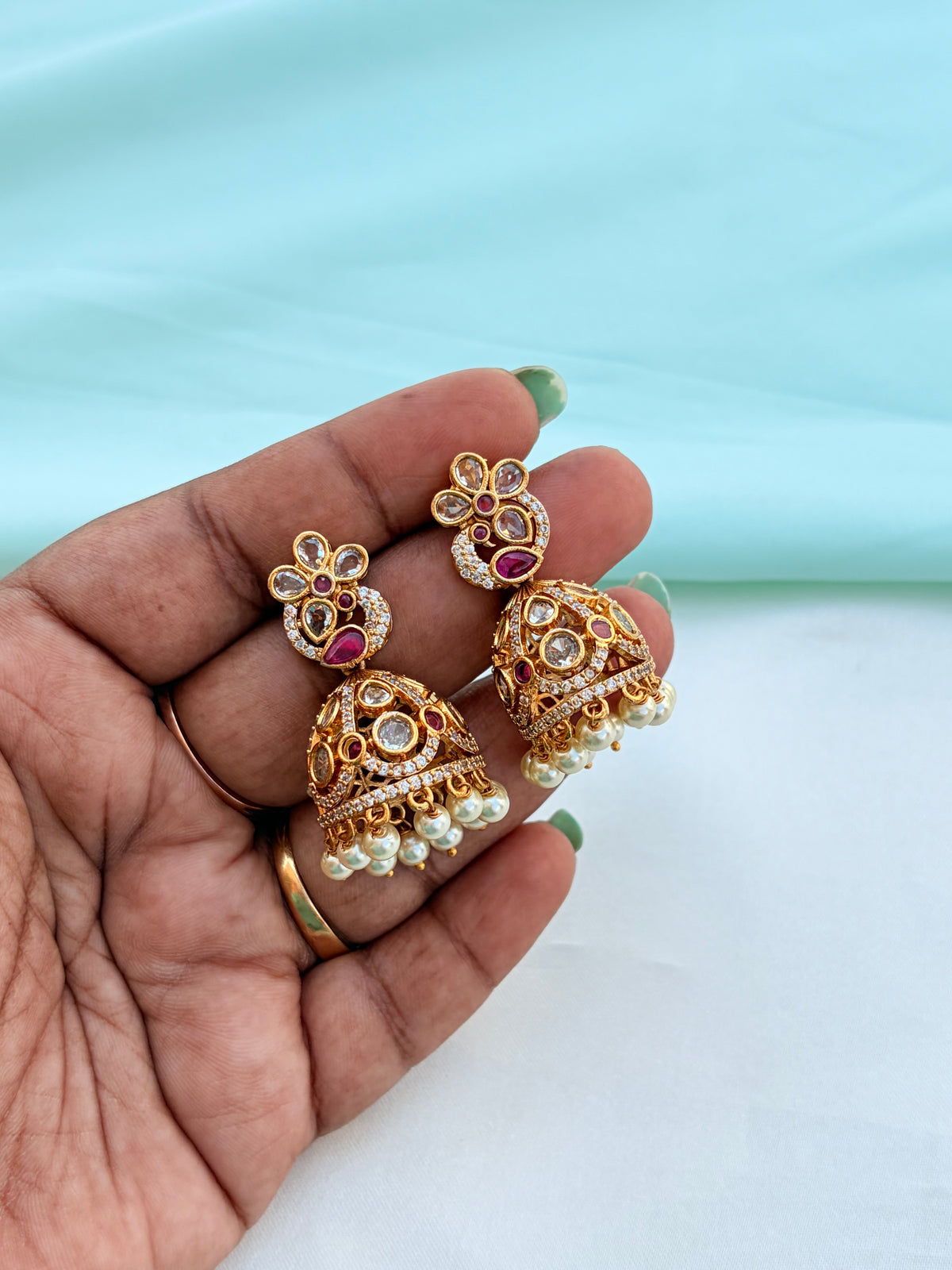 Flower design with pearls butta earrings Er922