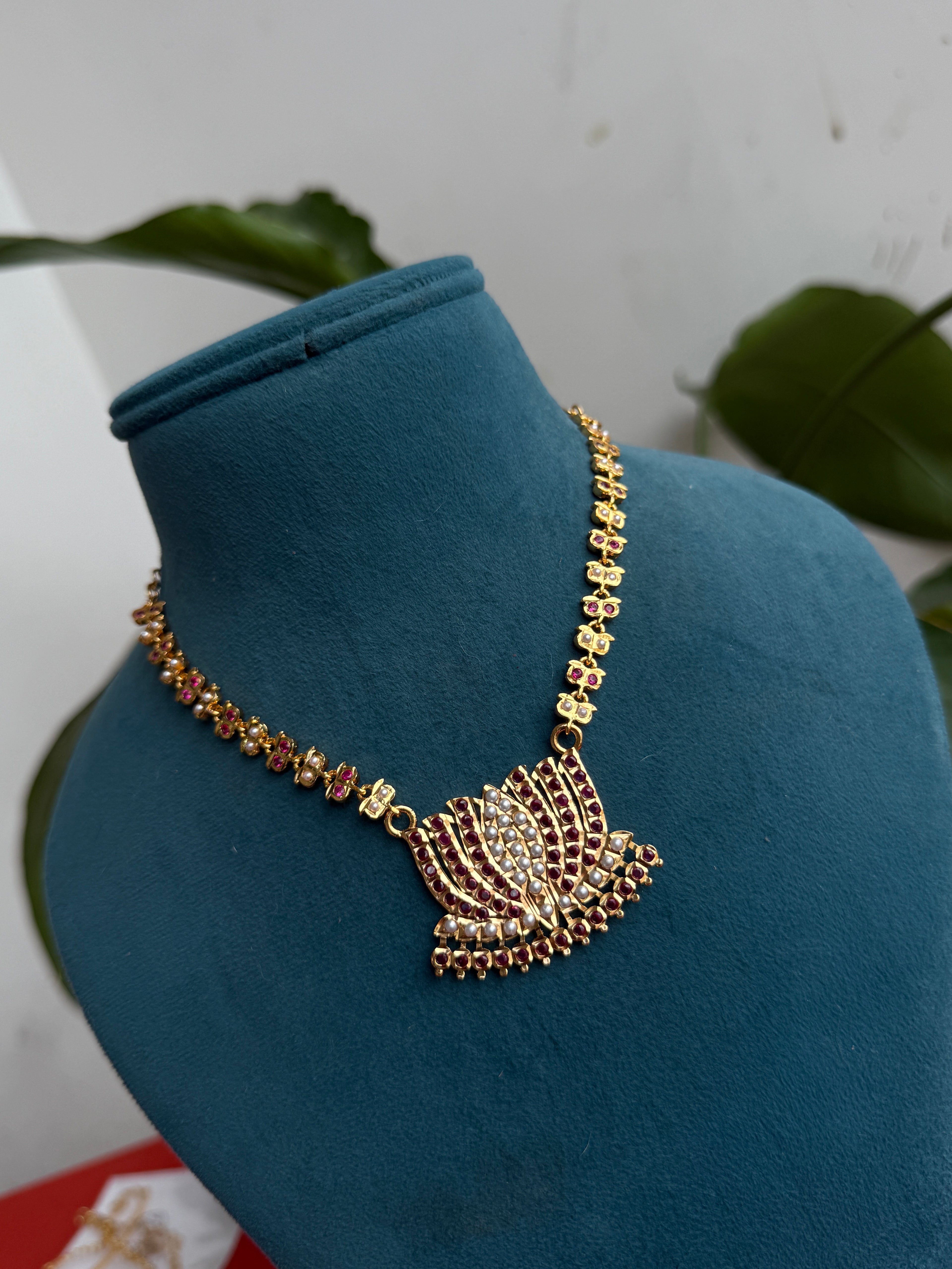 Ph080  lotus panchaloham neckset