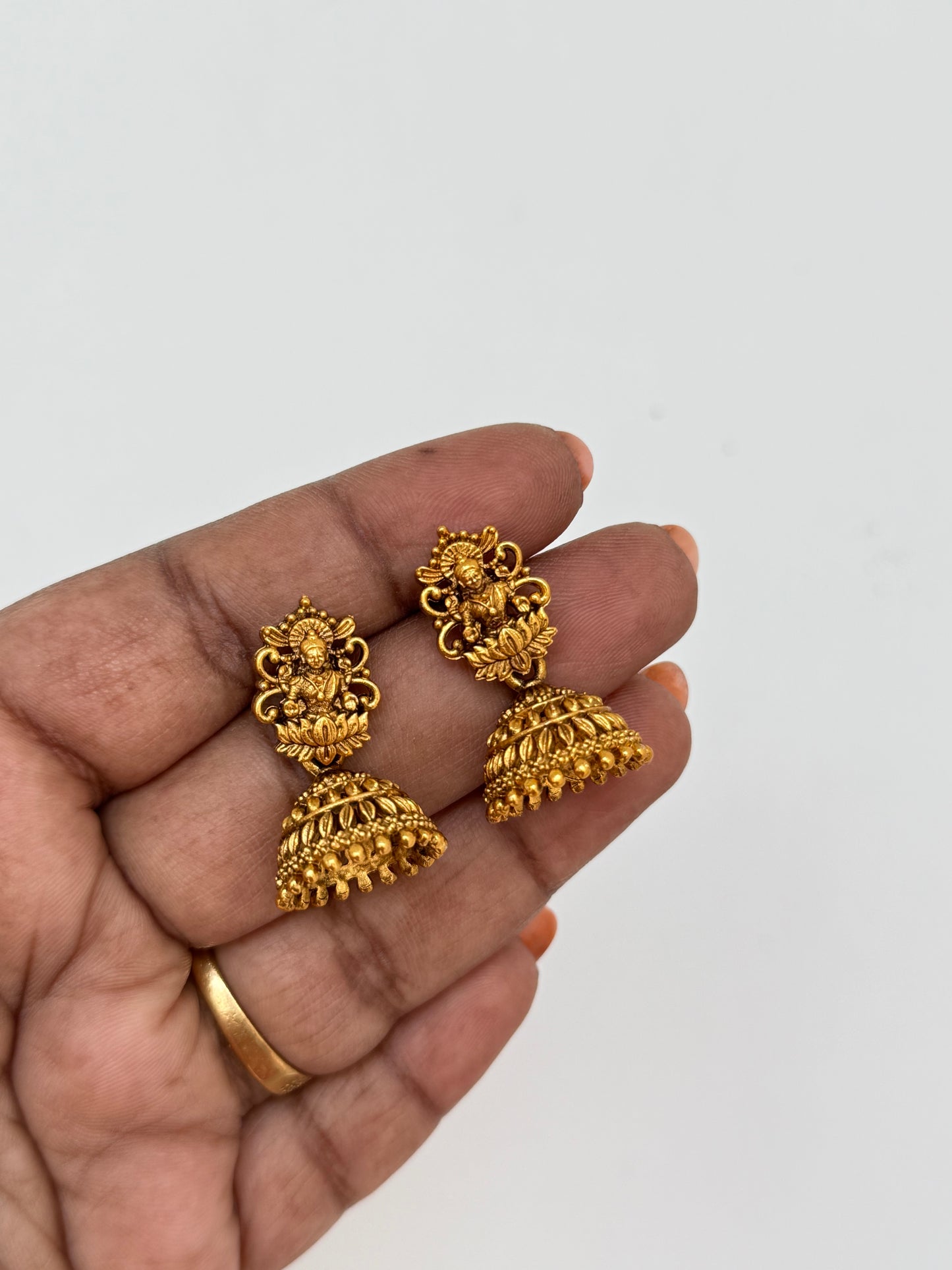 Er5070 small butts earrings