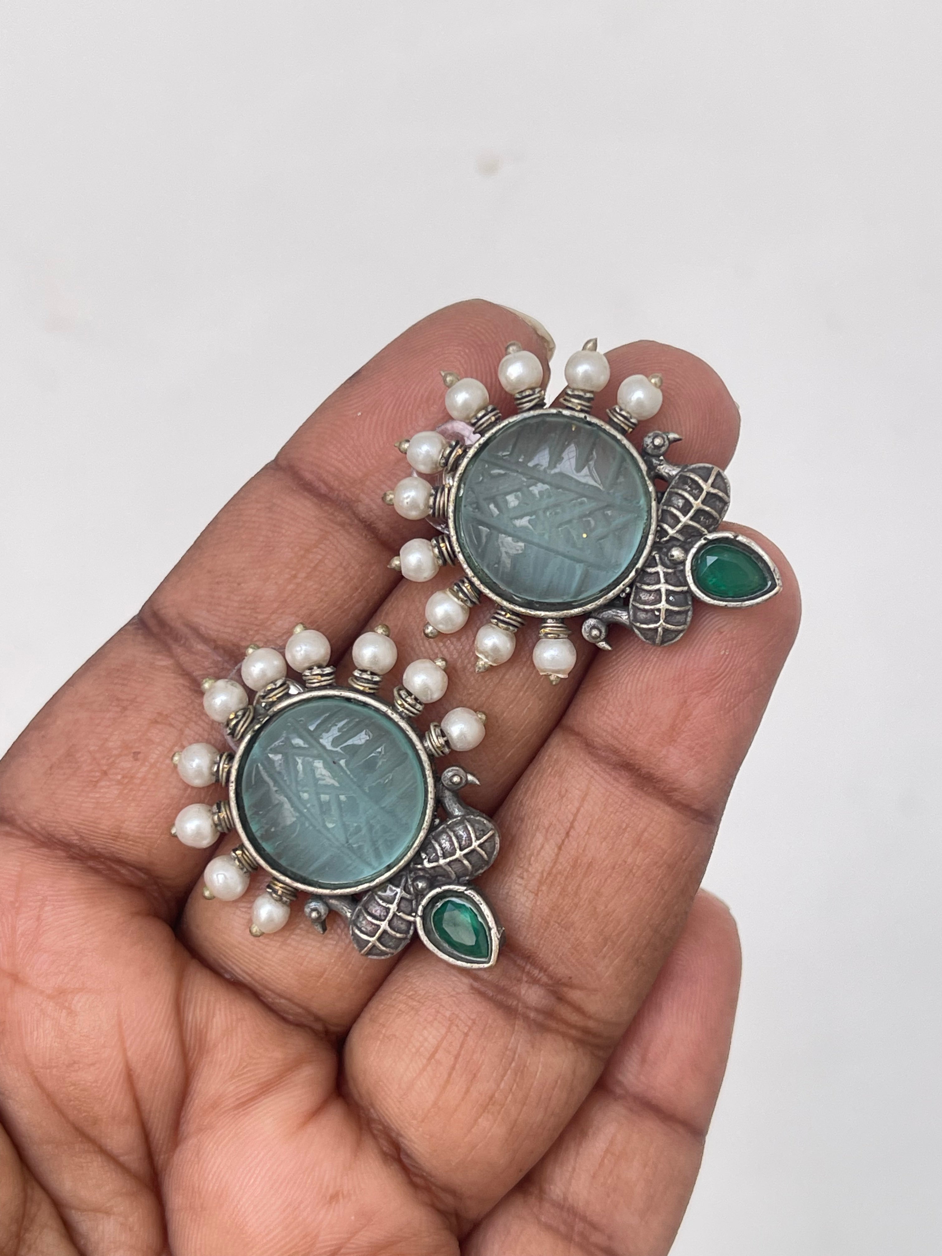Carving studs with pearl ox100