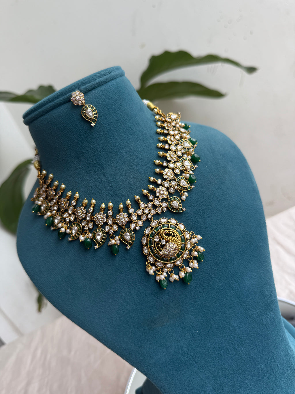 Ns341 Emerald moissanite mango neckset