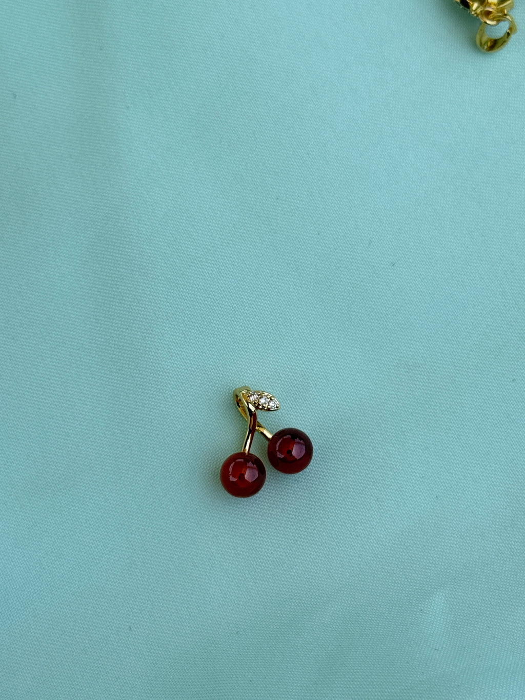 Al029 anti tarnish cherry charm (pendent)