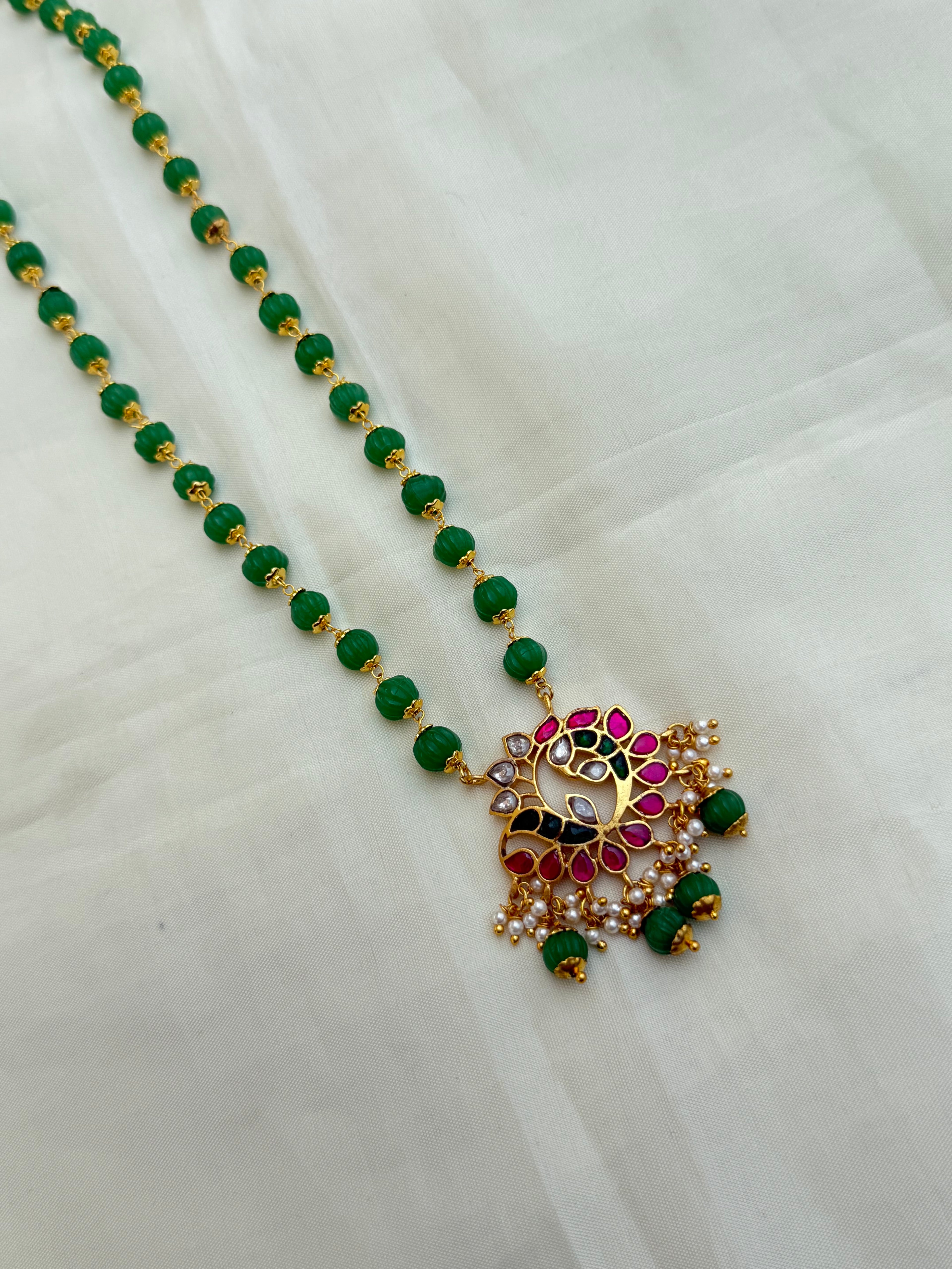 Jk009 pumpkin beads with jadau Kundan pendant
Size(20-22) inches approximately