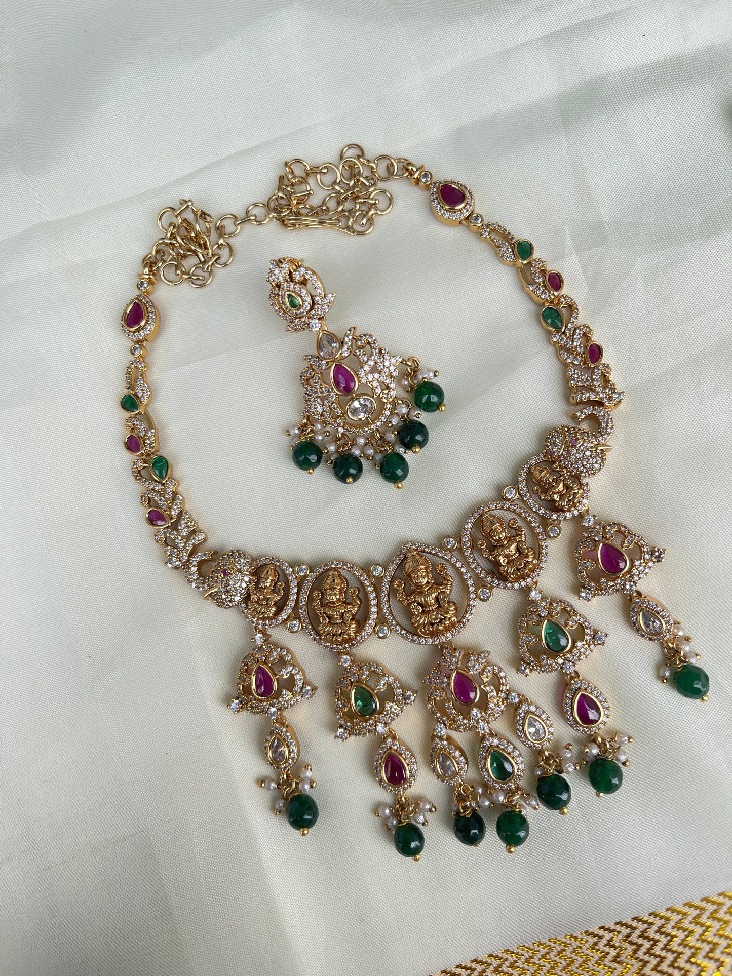 Lakshmi Devi neckset with 4 green hanging in beads