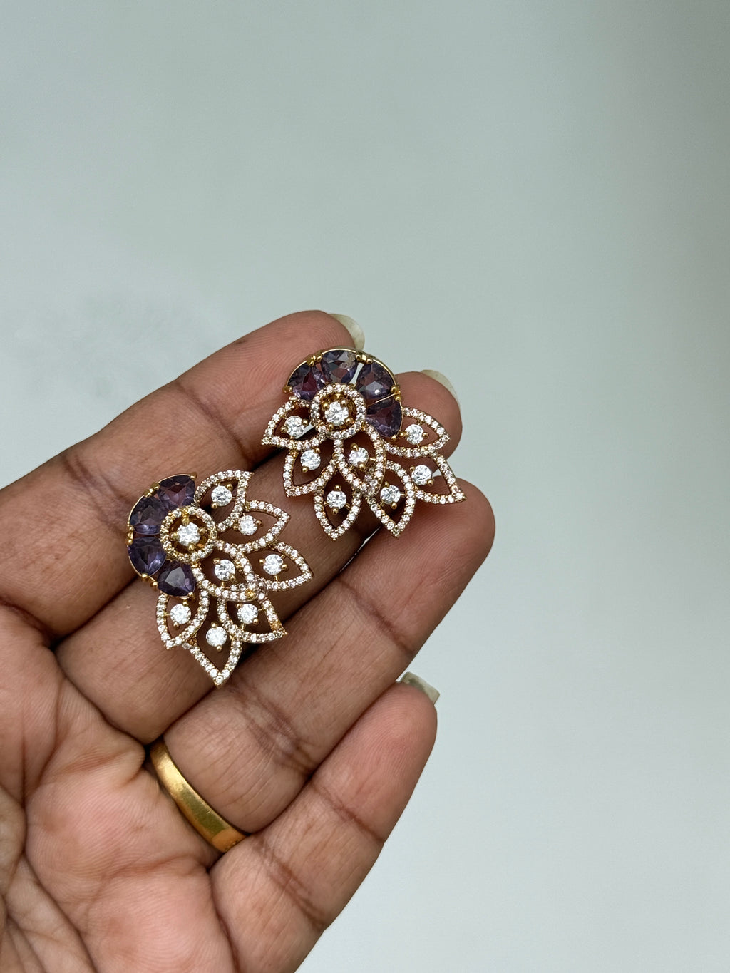 Er106 purple flower studs