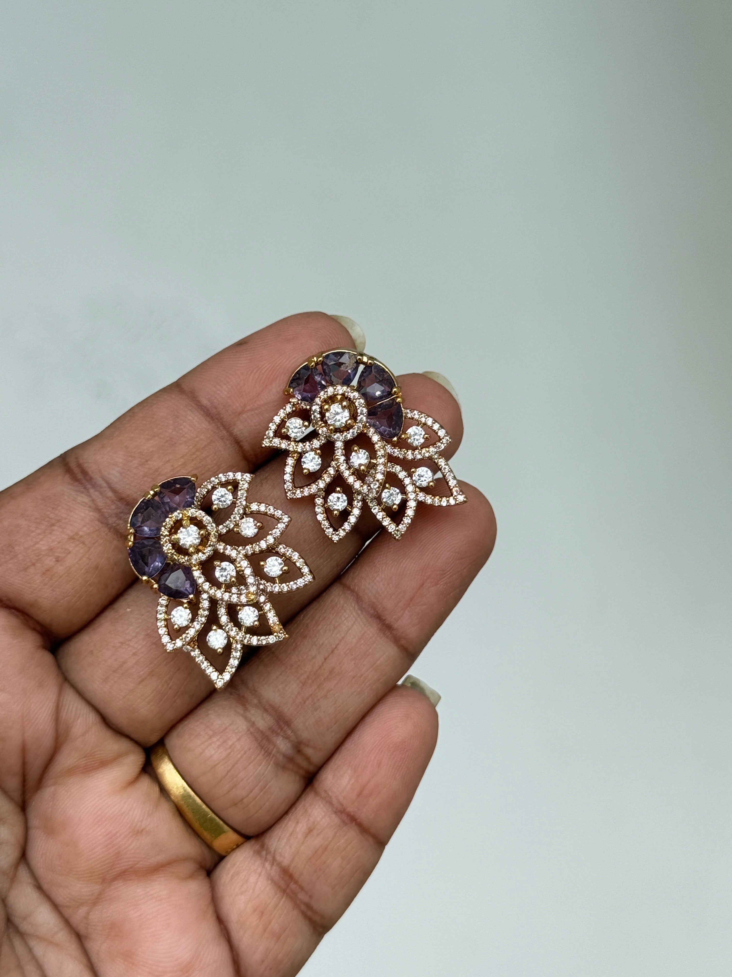 Er106 purple flower studs