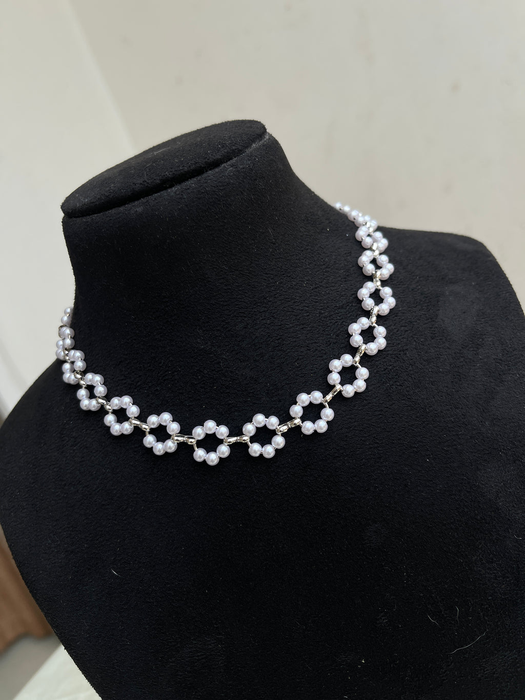 Budget friendly silver circle pearl neckset