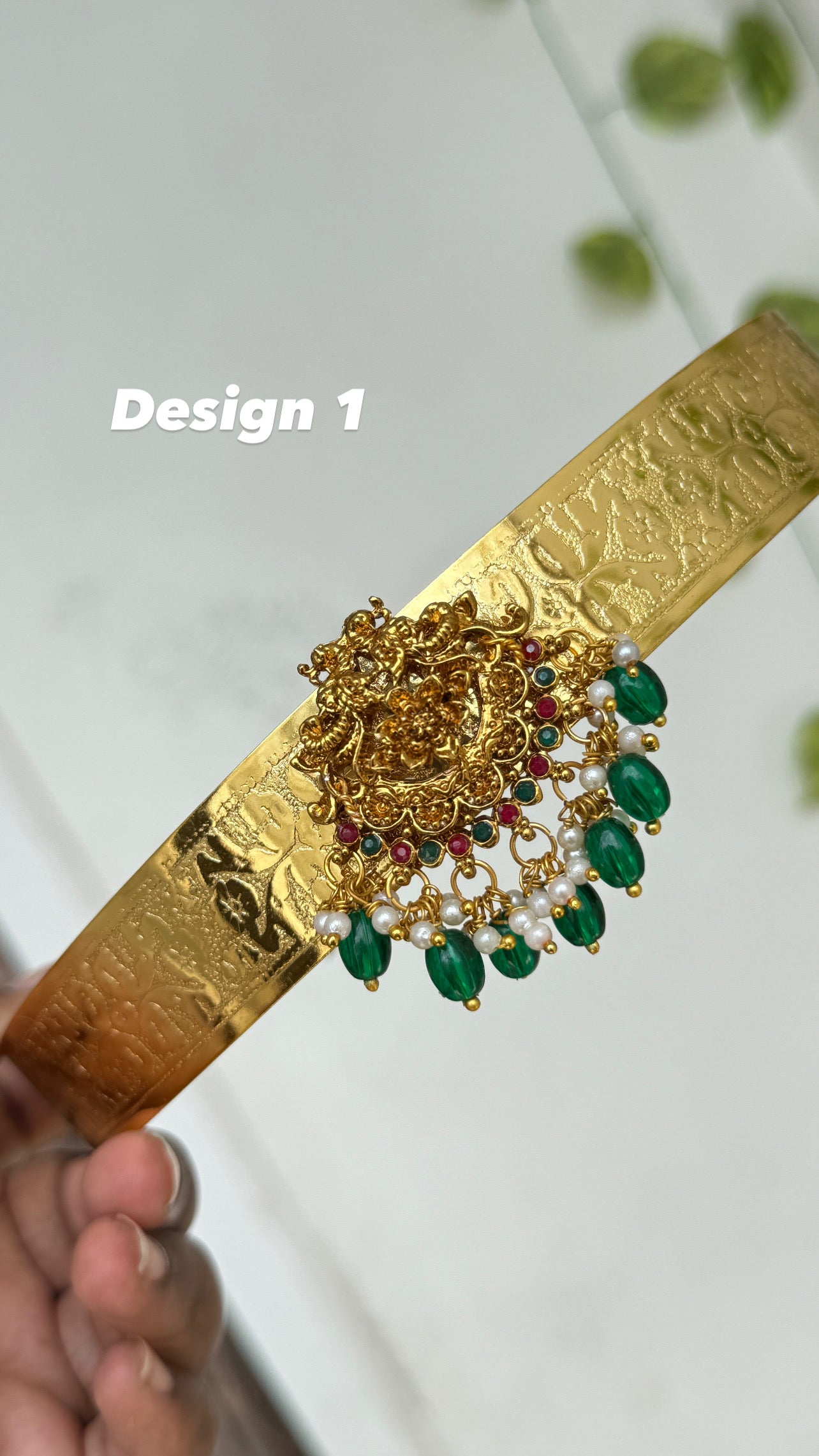 Hb689 textured flowers peacock single pendant with green beads kids hipbelt