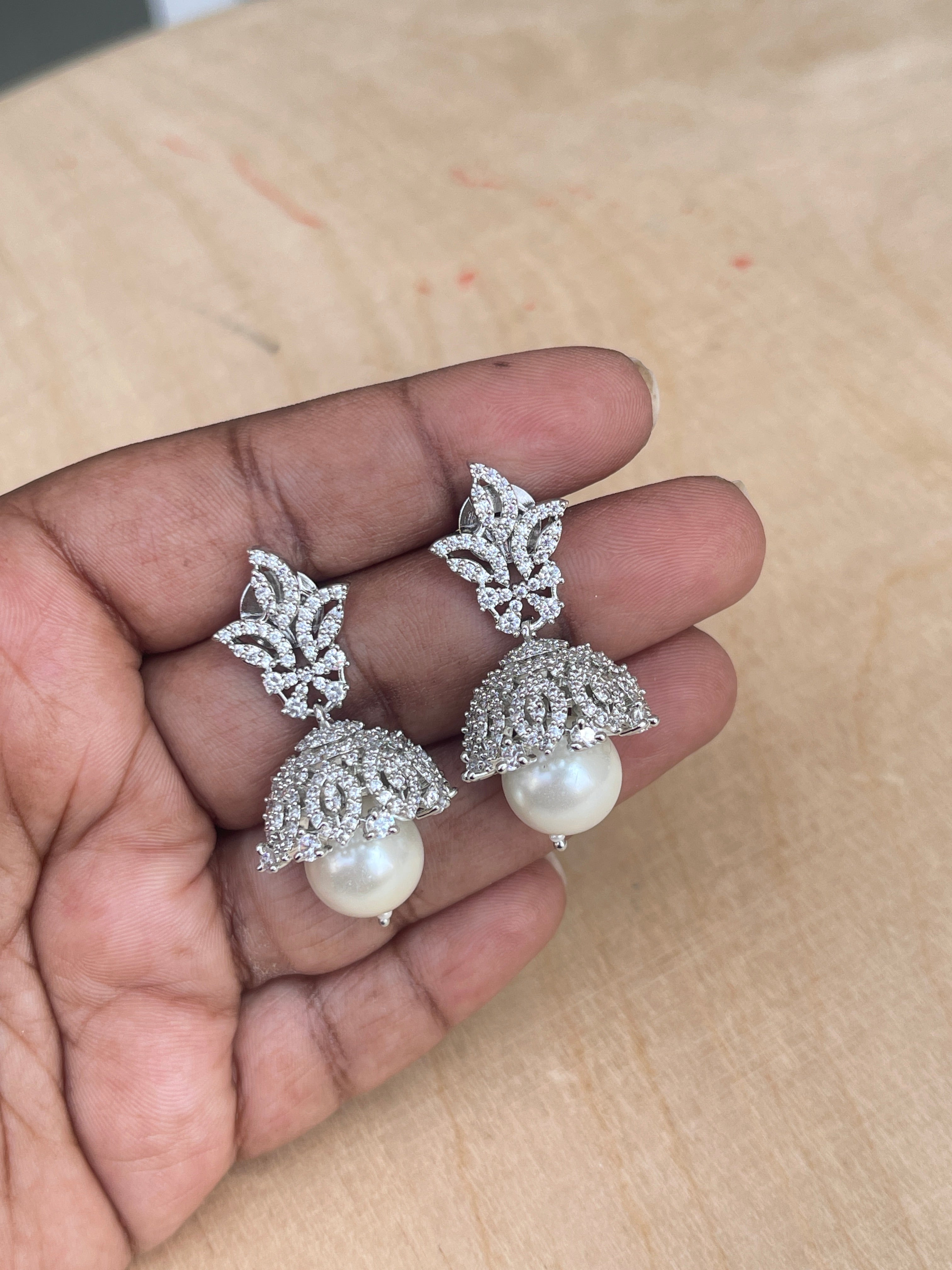 Diamond finish butta pearl earrings sen005