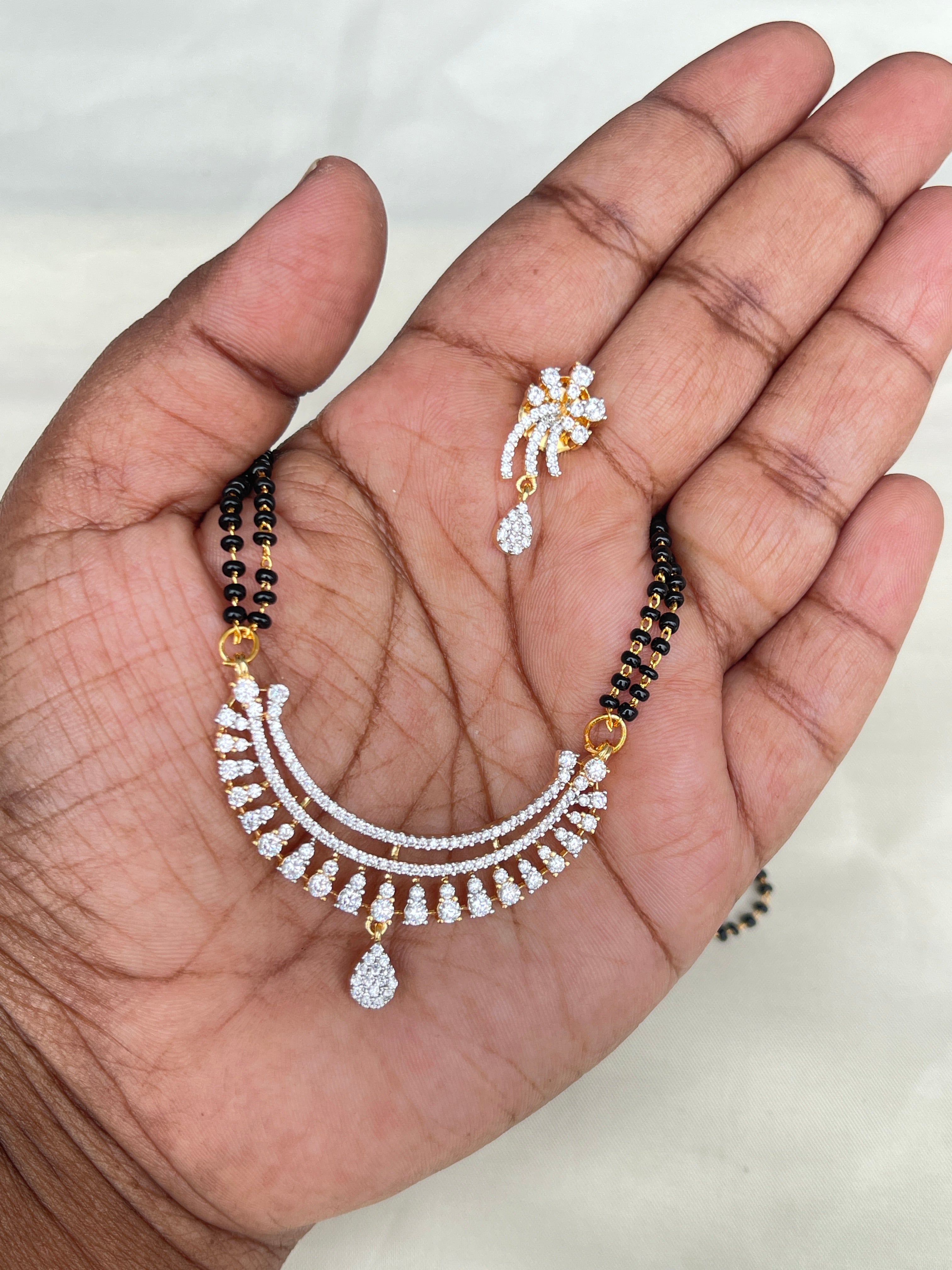 2 lines short blackbeads with diamond finish locket and earrings