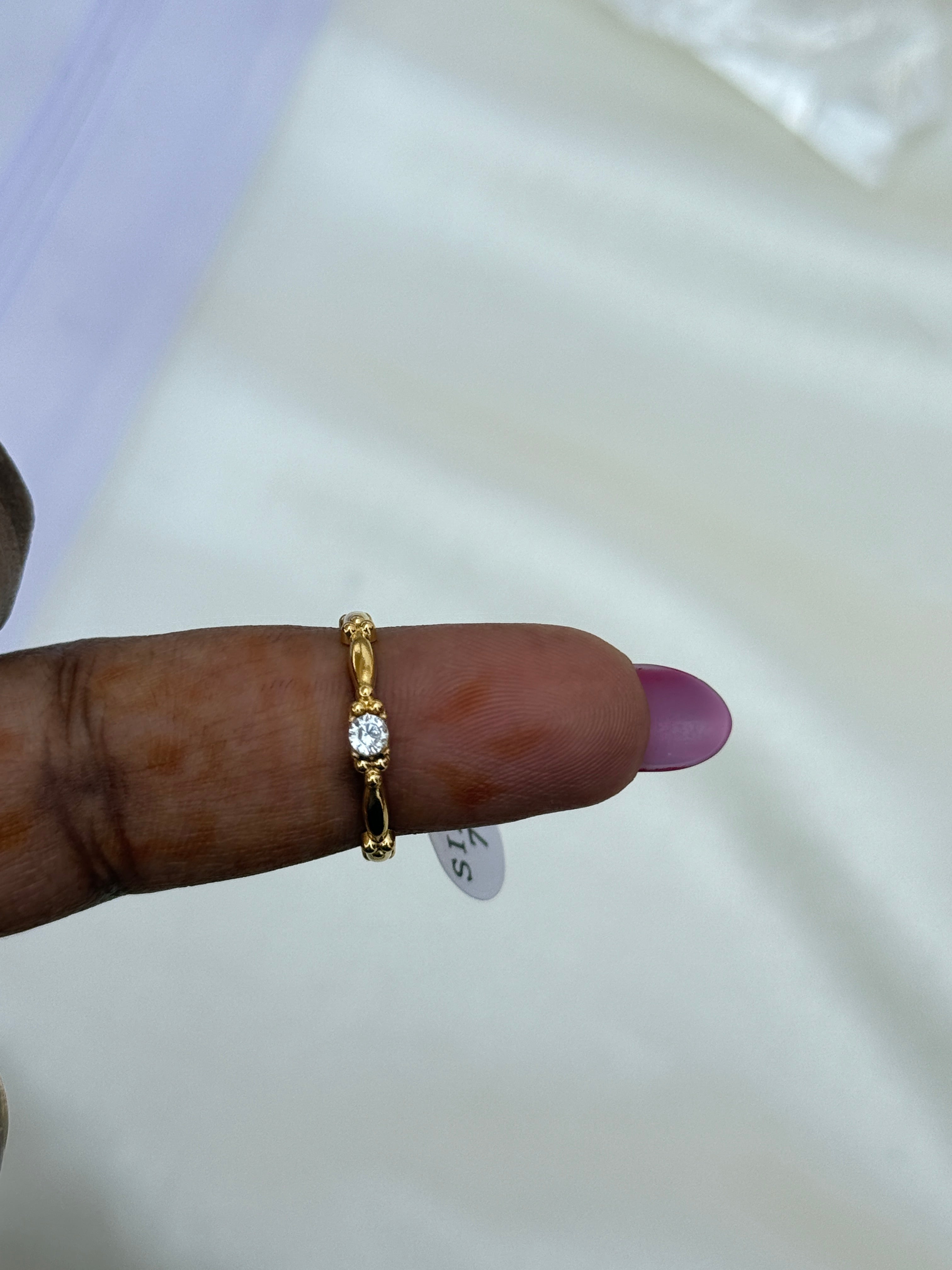 Rg054 anti tarnish white stone finger ring