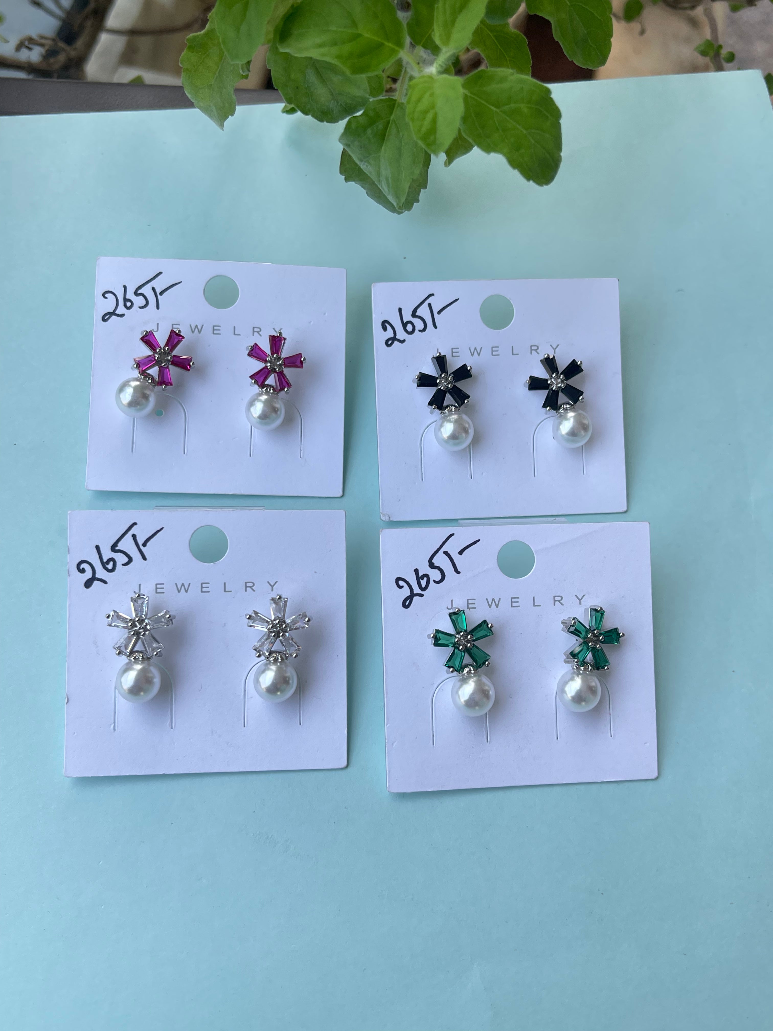 Flower pearl small hanging earrings