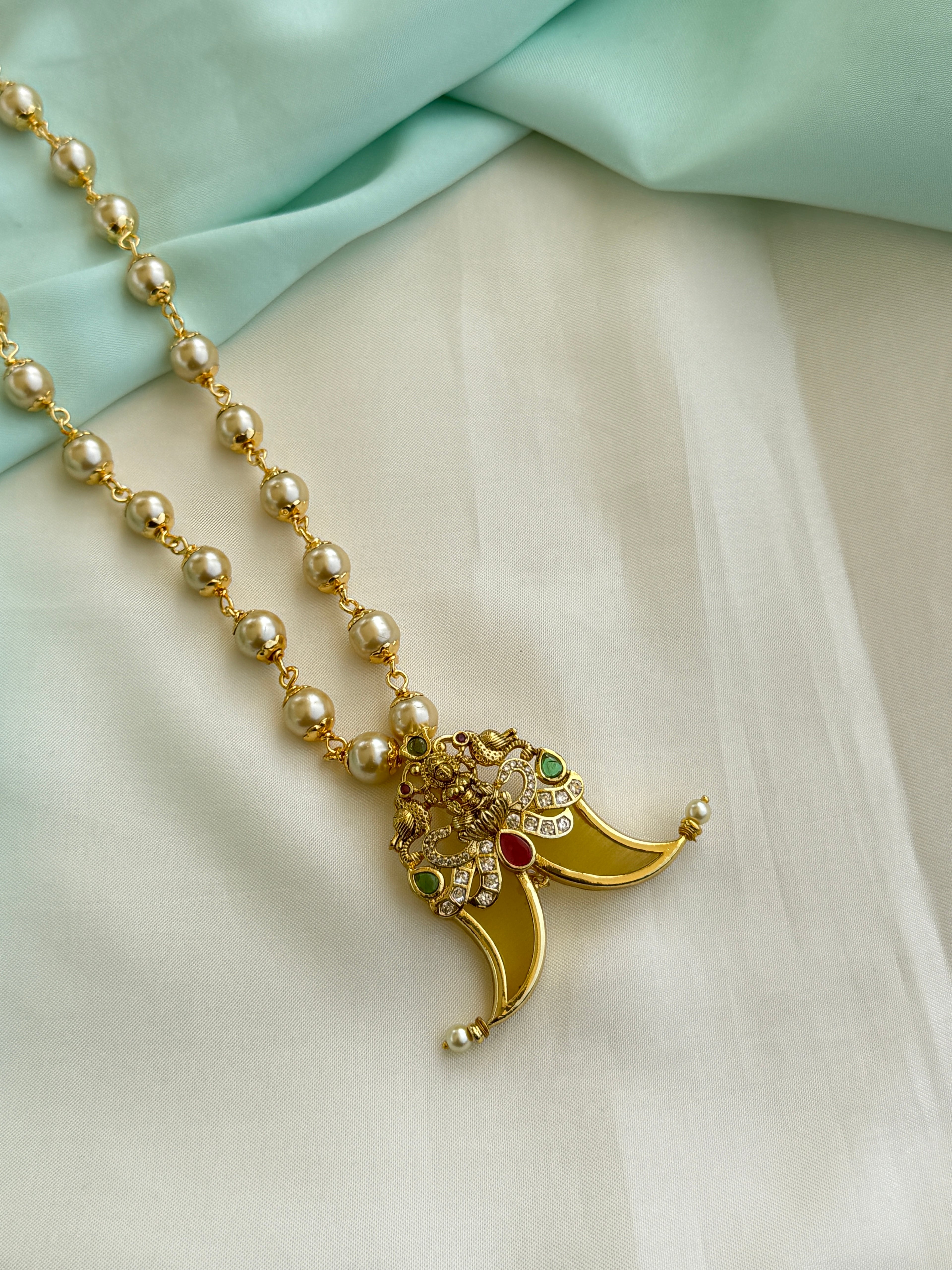 Pg017 Puligoru pendant with 24 inches pearls chain