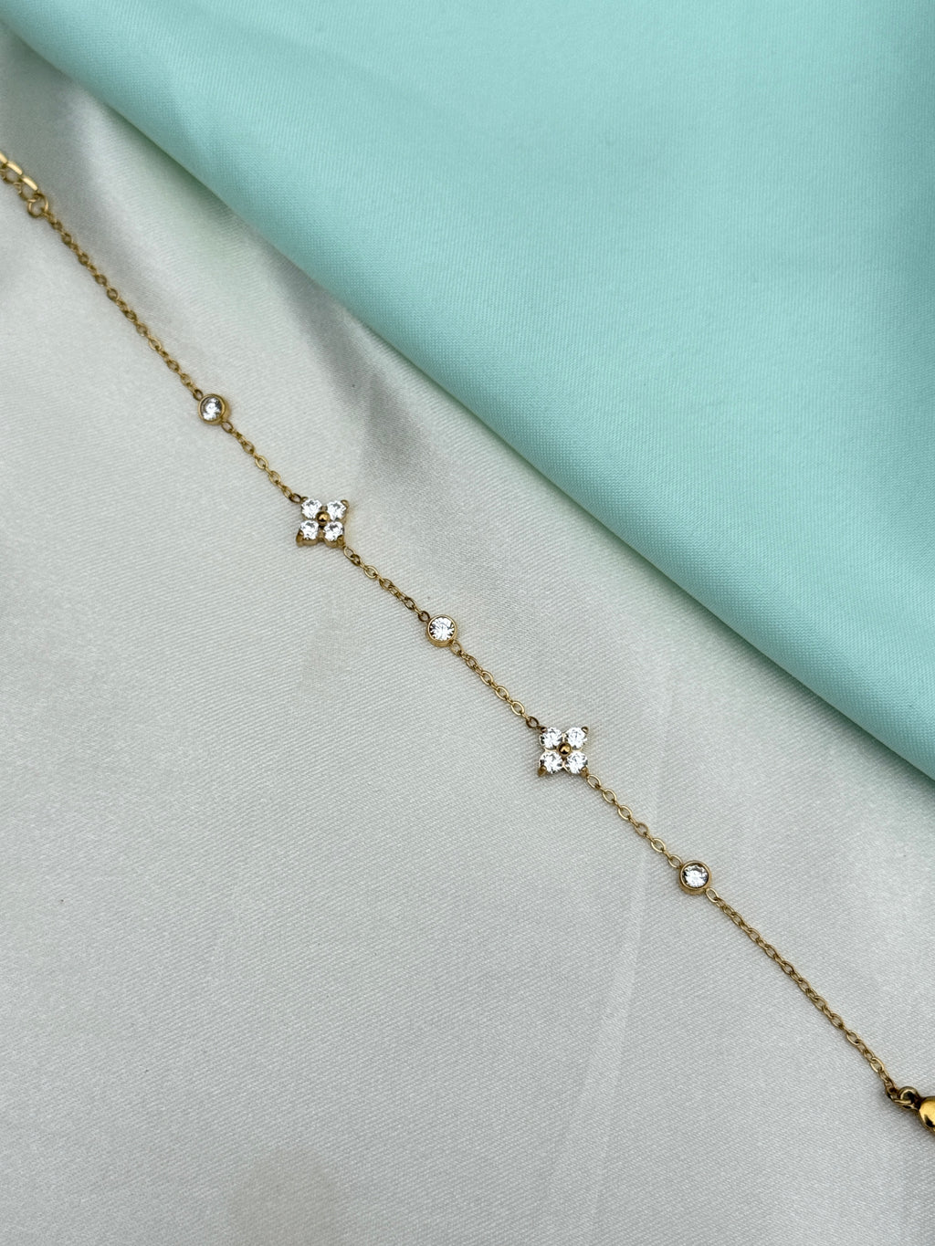 Ab634 anti tarnish flowers stones 8 inches 2.6 to 2.8 size adjustable chain bracelet