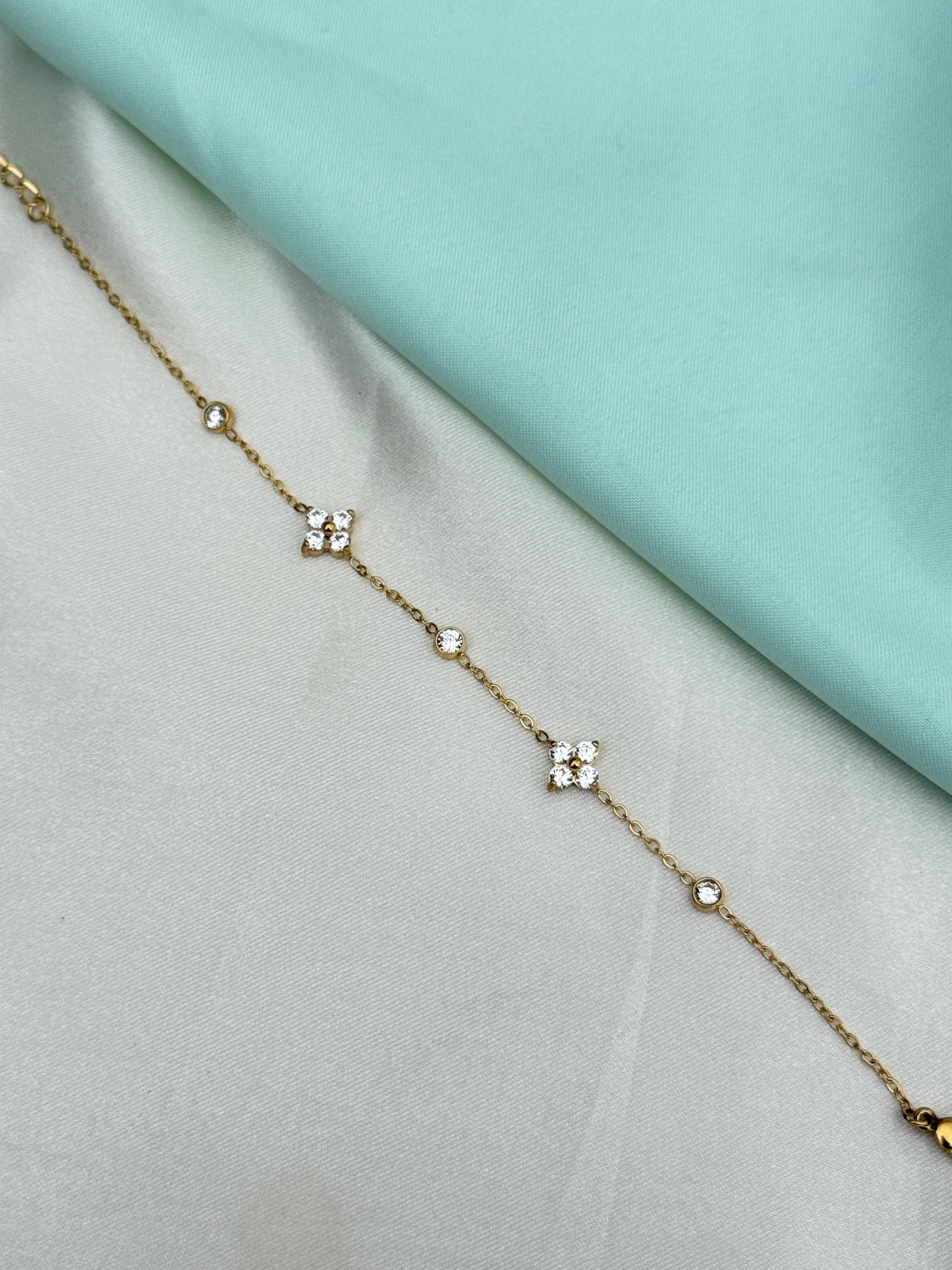 Ab634 anti tarnish flowers stones 8 inches 2.6 to 2.8 size adjustable chain bracelet