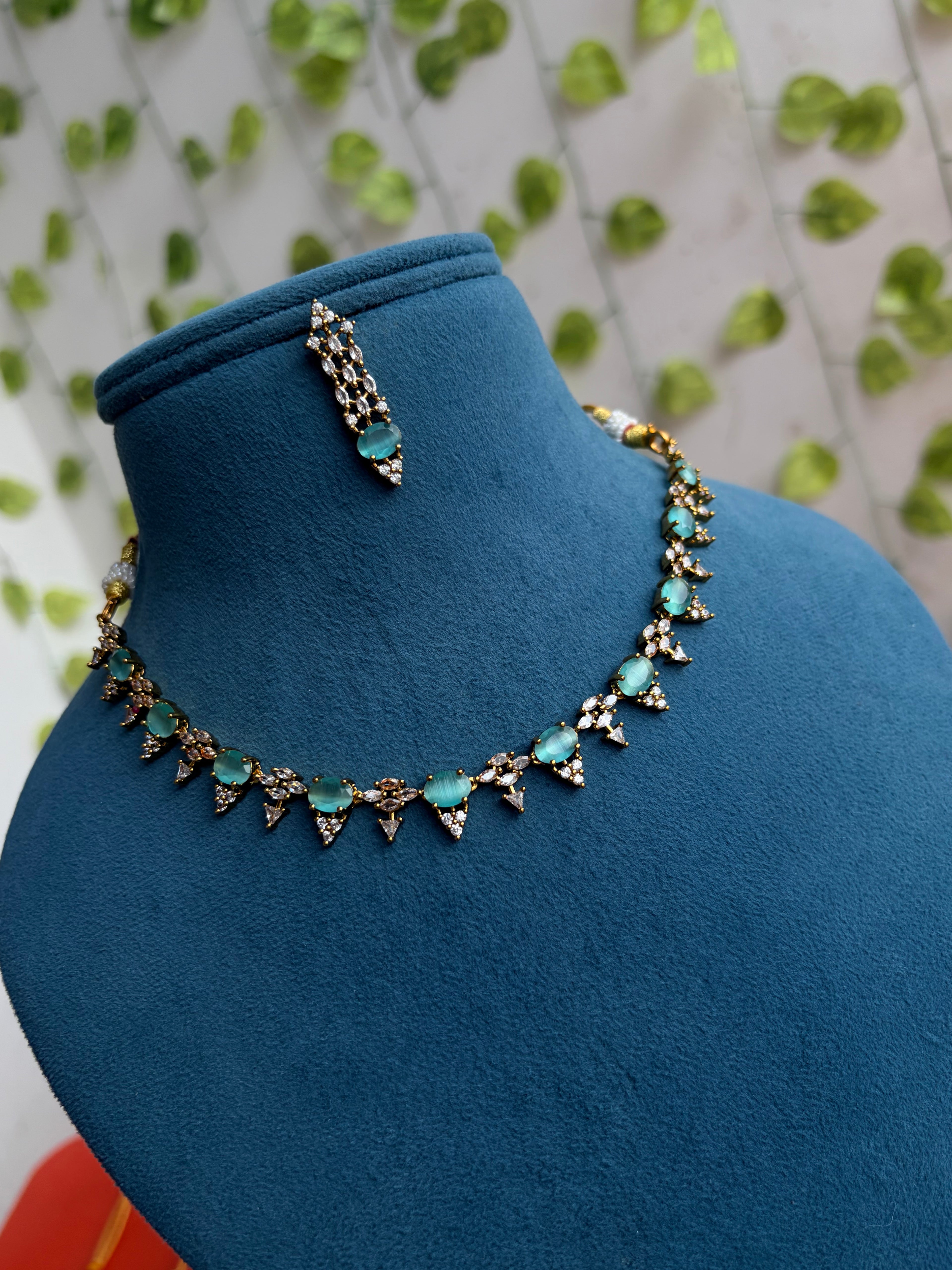 Short neckset with oval earrings - Ns836