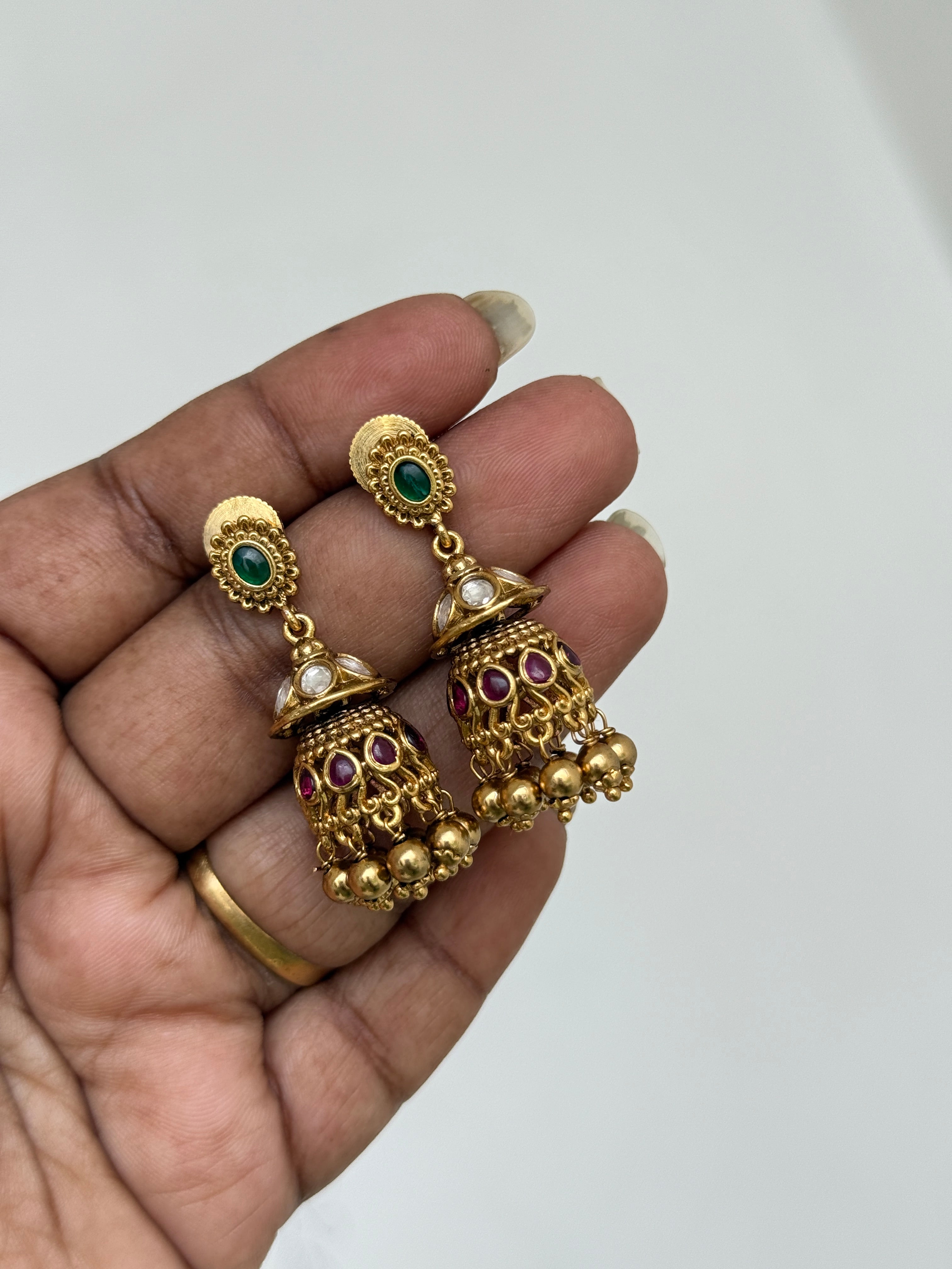Er131 kemp Kundan small butta Earrings