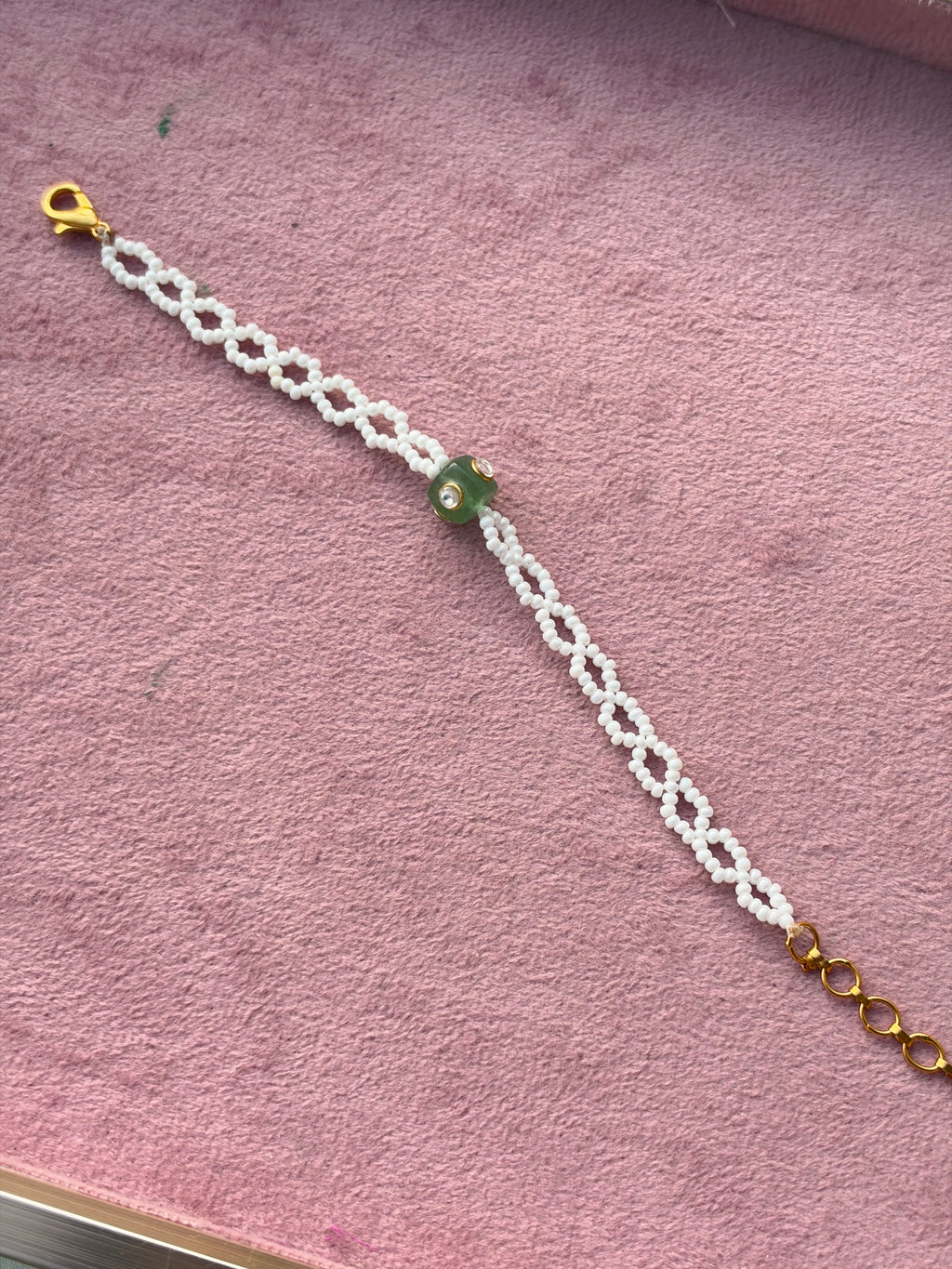 Br0010 sugar pearls with green coral bracelet 5.5inches