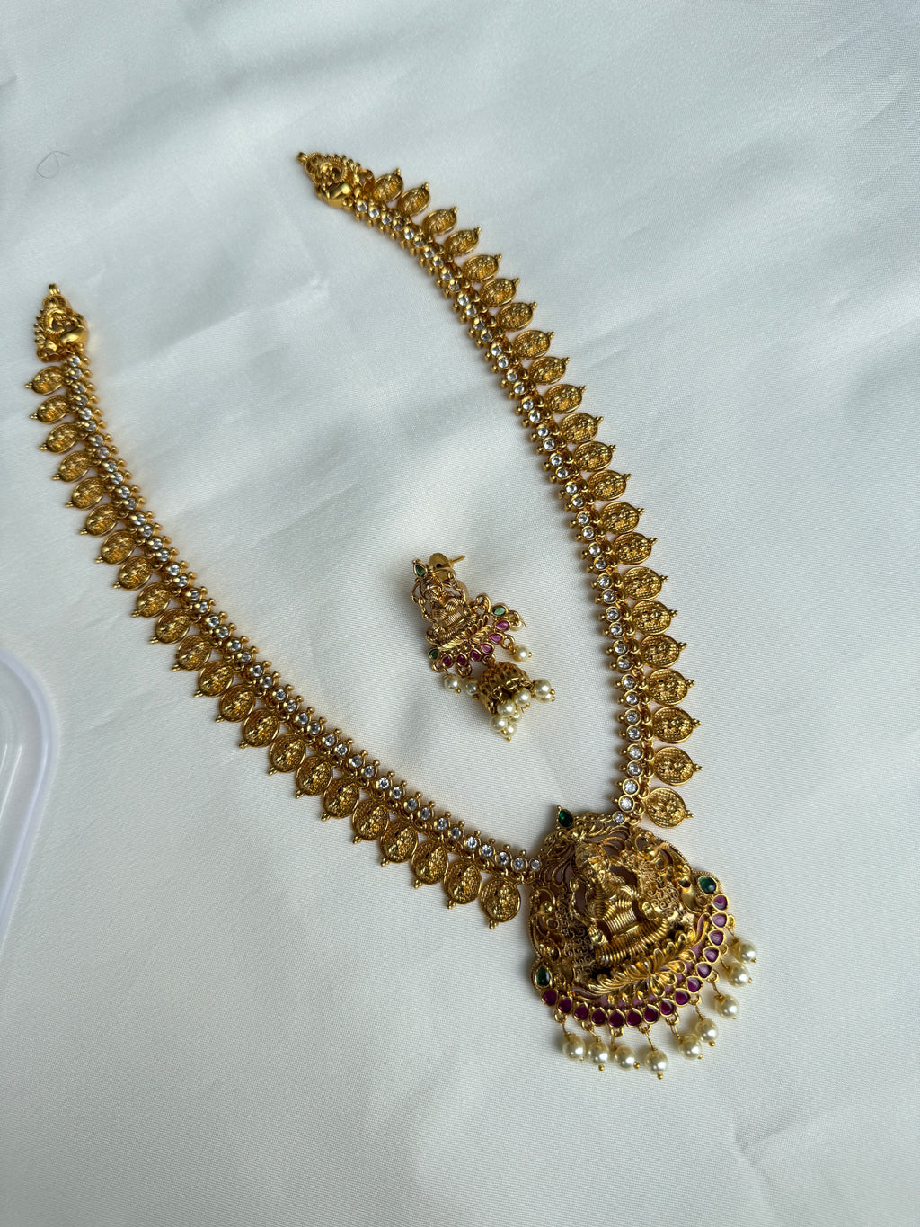 Lh555 kemp Lakshmi devi kasulaperu haram