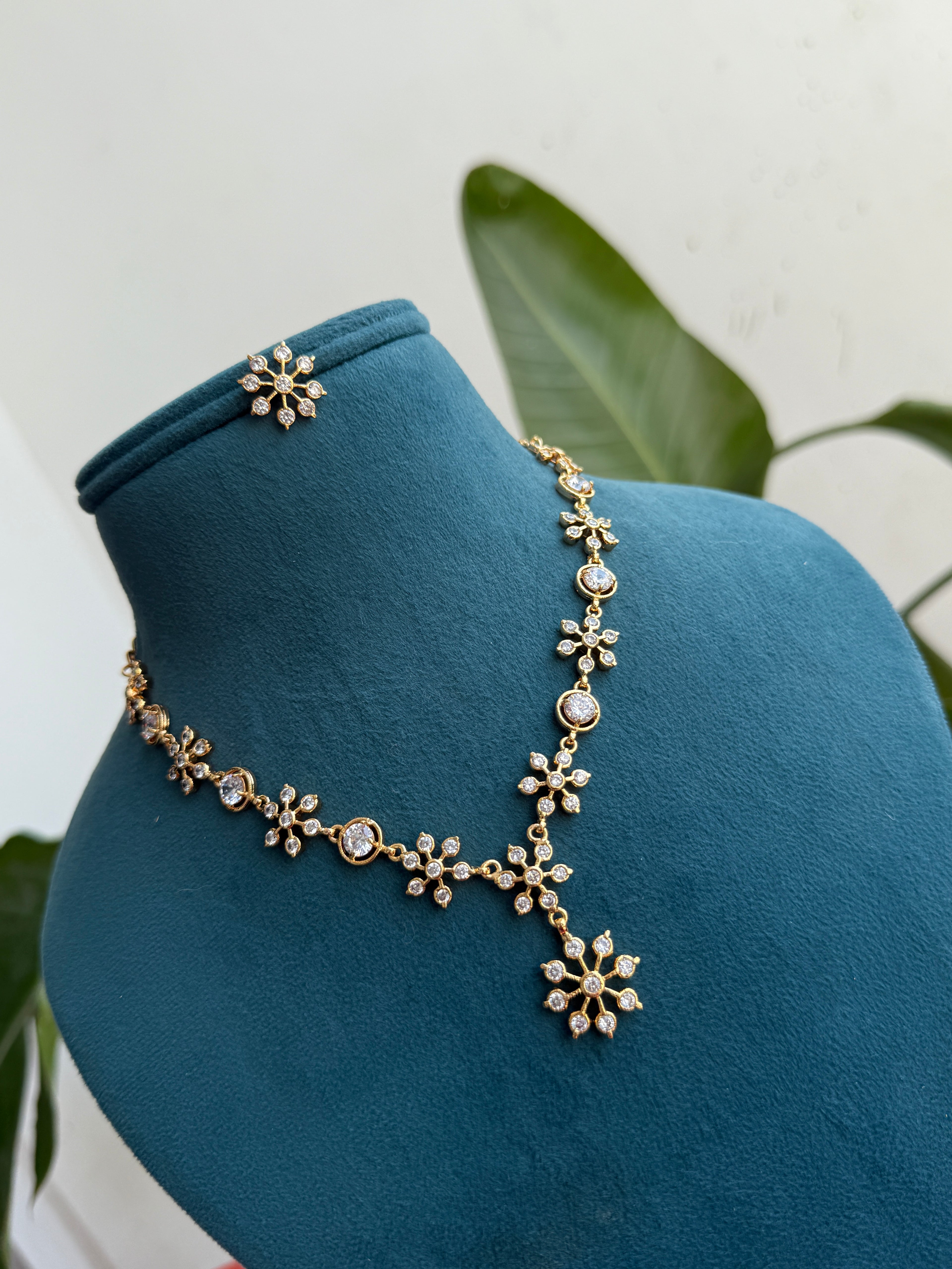 Ph147 panchaloham short neckset with ear studs