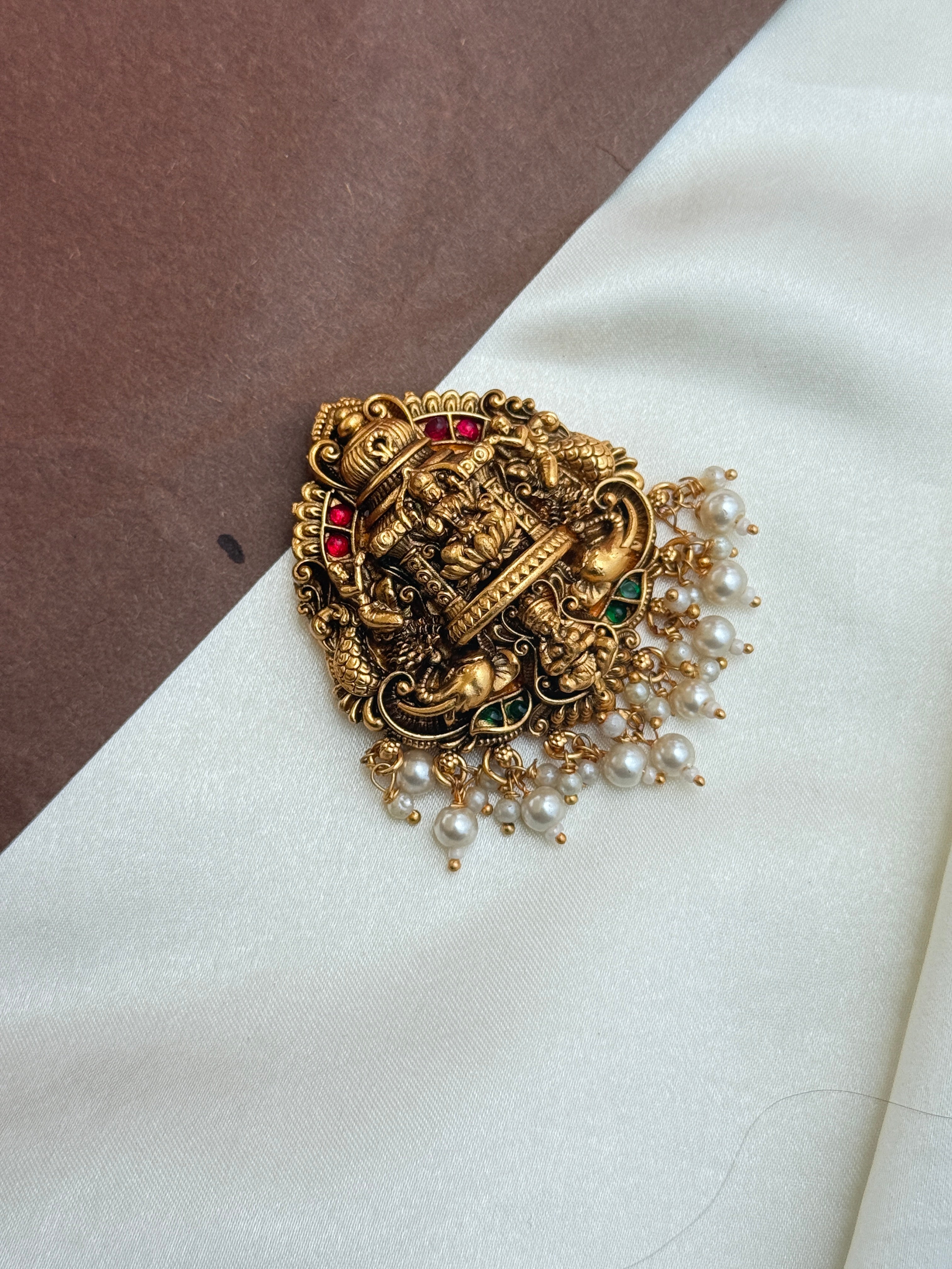 L019elephant Lakshmi devi locket with white pearls can be used for plain hipbelt aswell