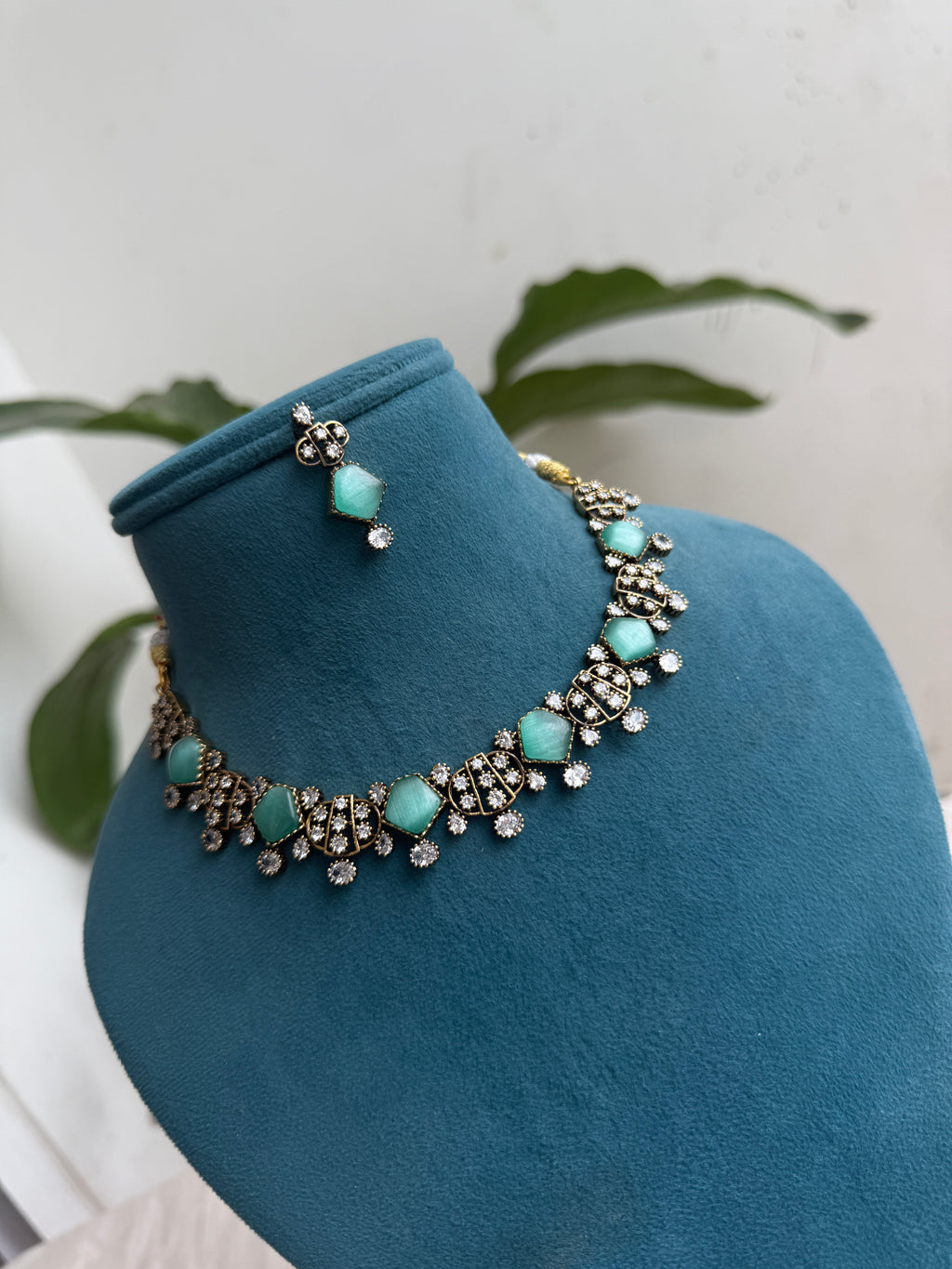 Ns435 classy moissanite neckset