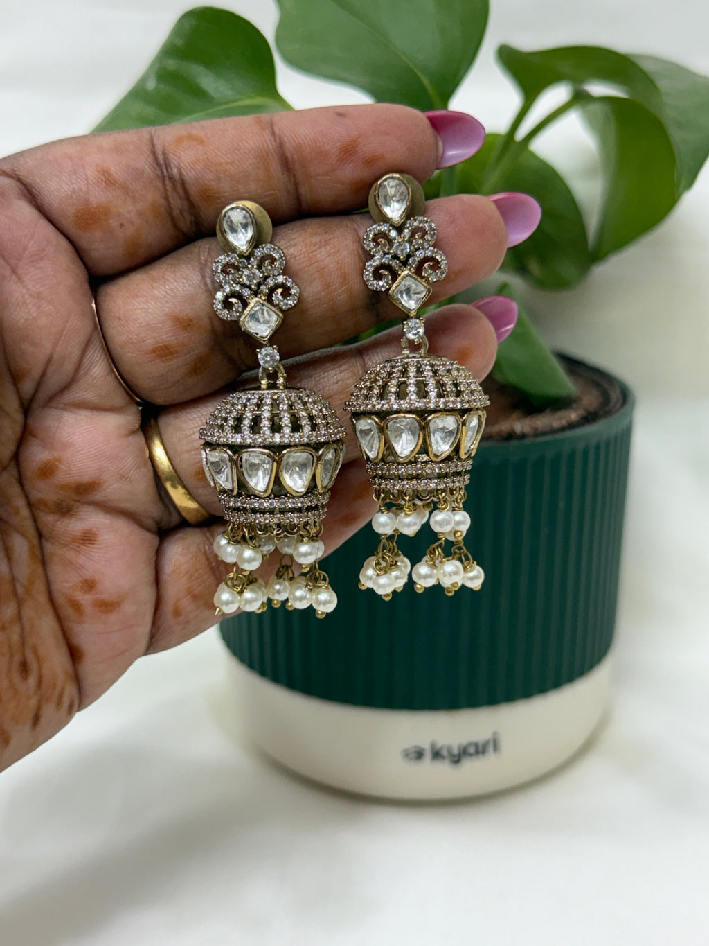 Er212 moissanite butta earrings