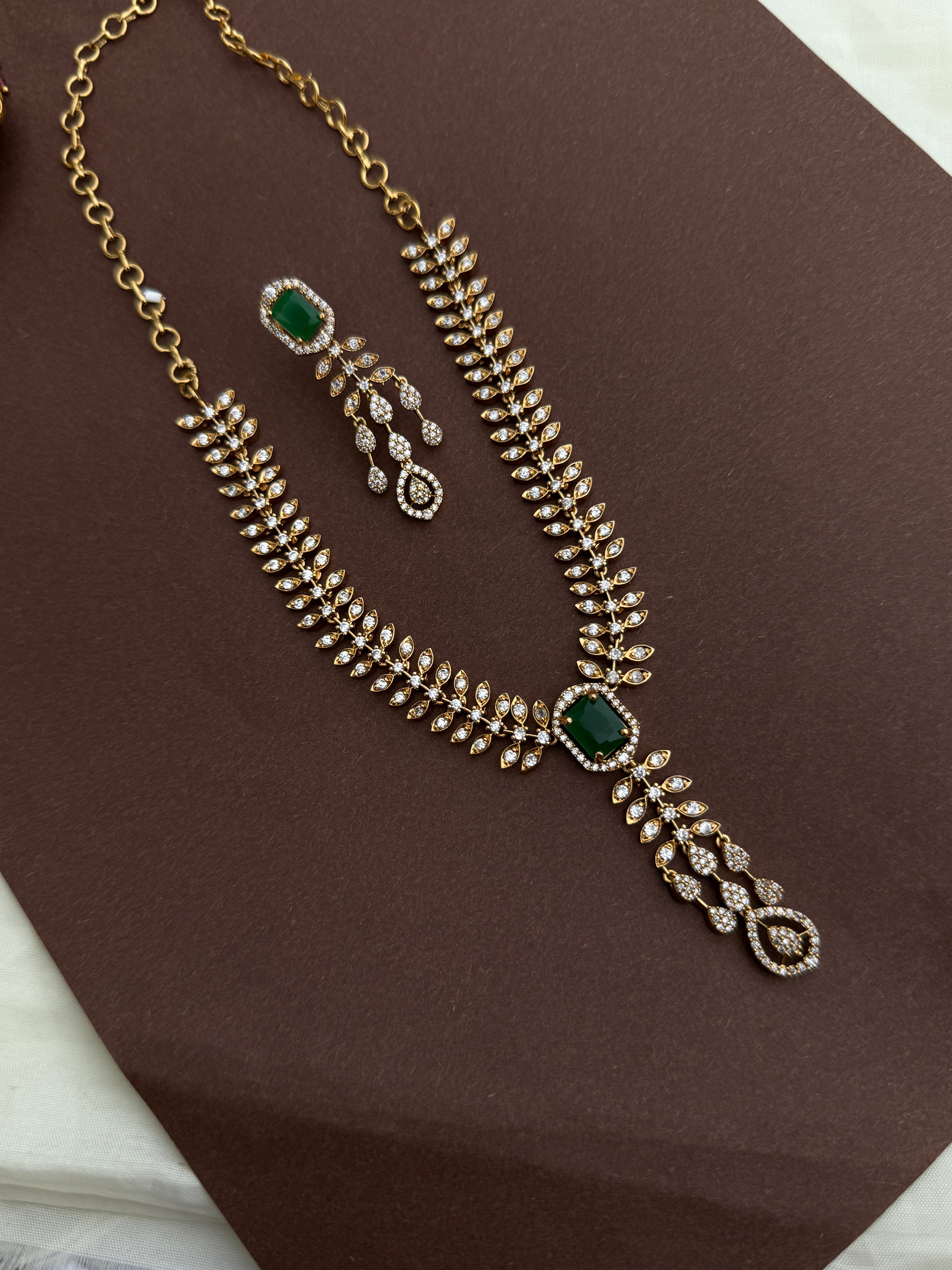 Ns282 western green stone neckset