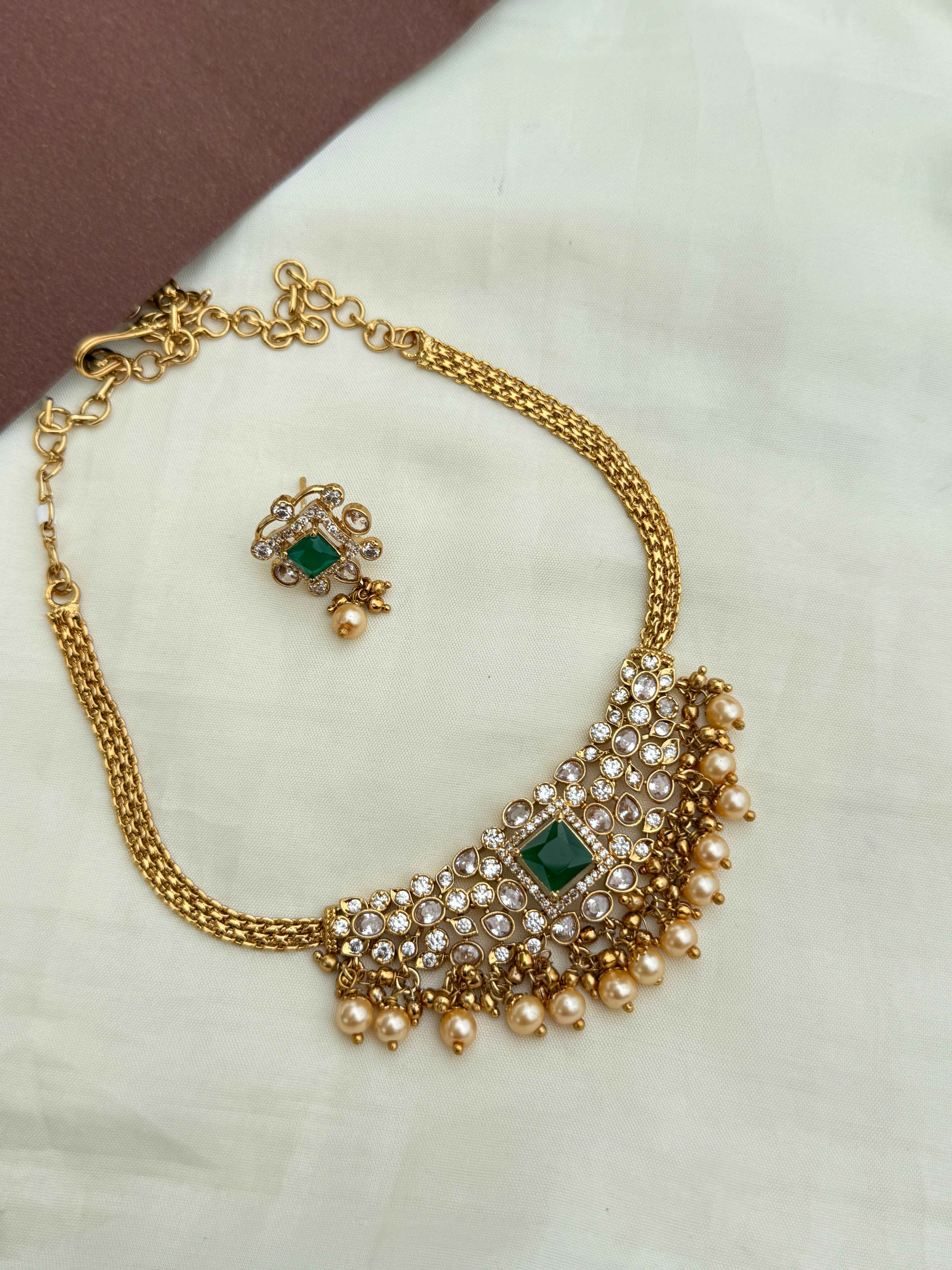 Ch012 uncut Kundan green stone choker with earrings