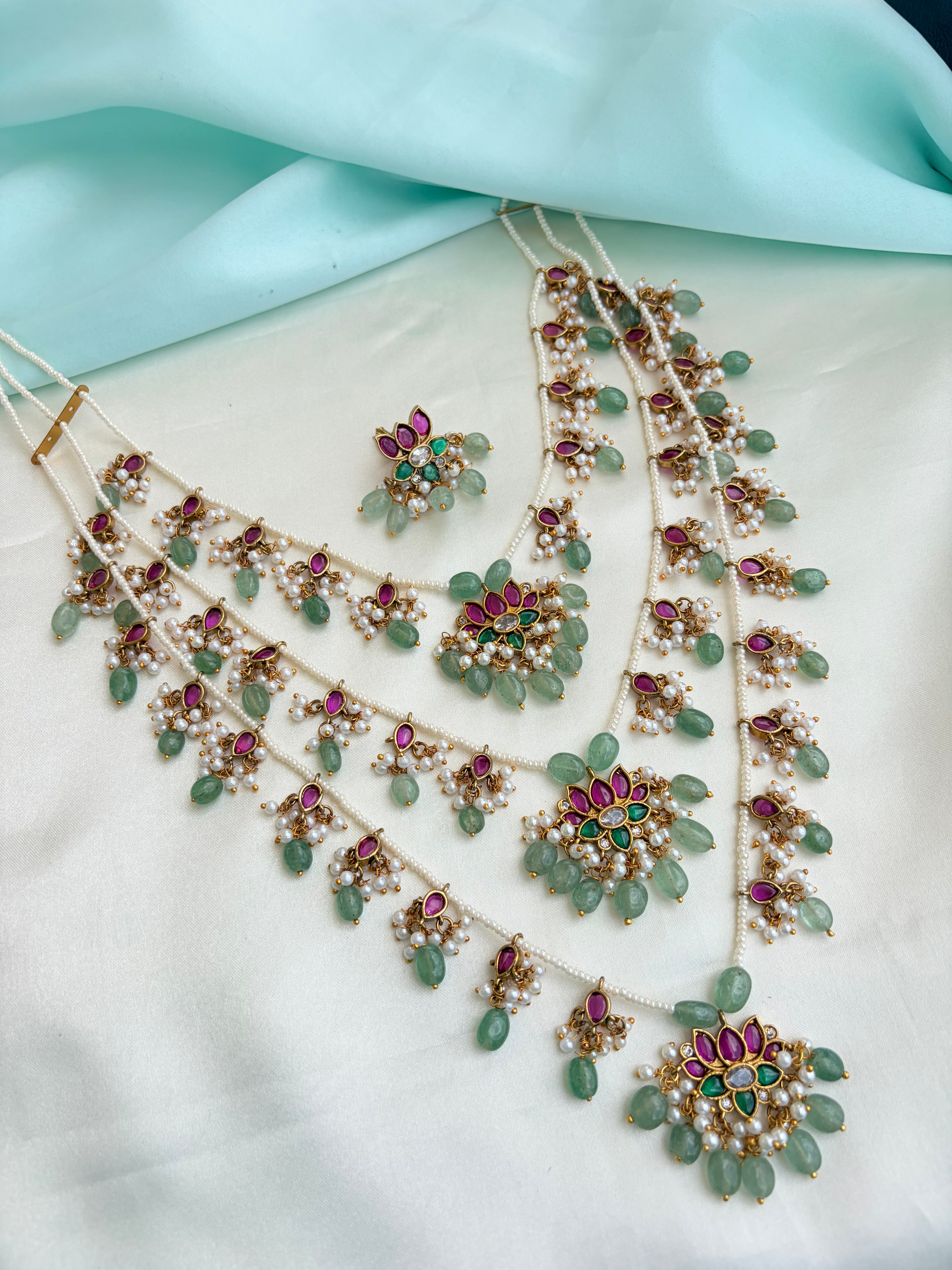 Three-layer Pearl Necklace with Ruby & Green Stone Pendants Ns310