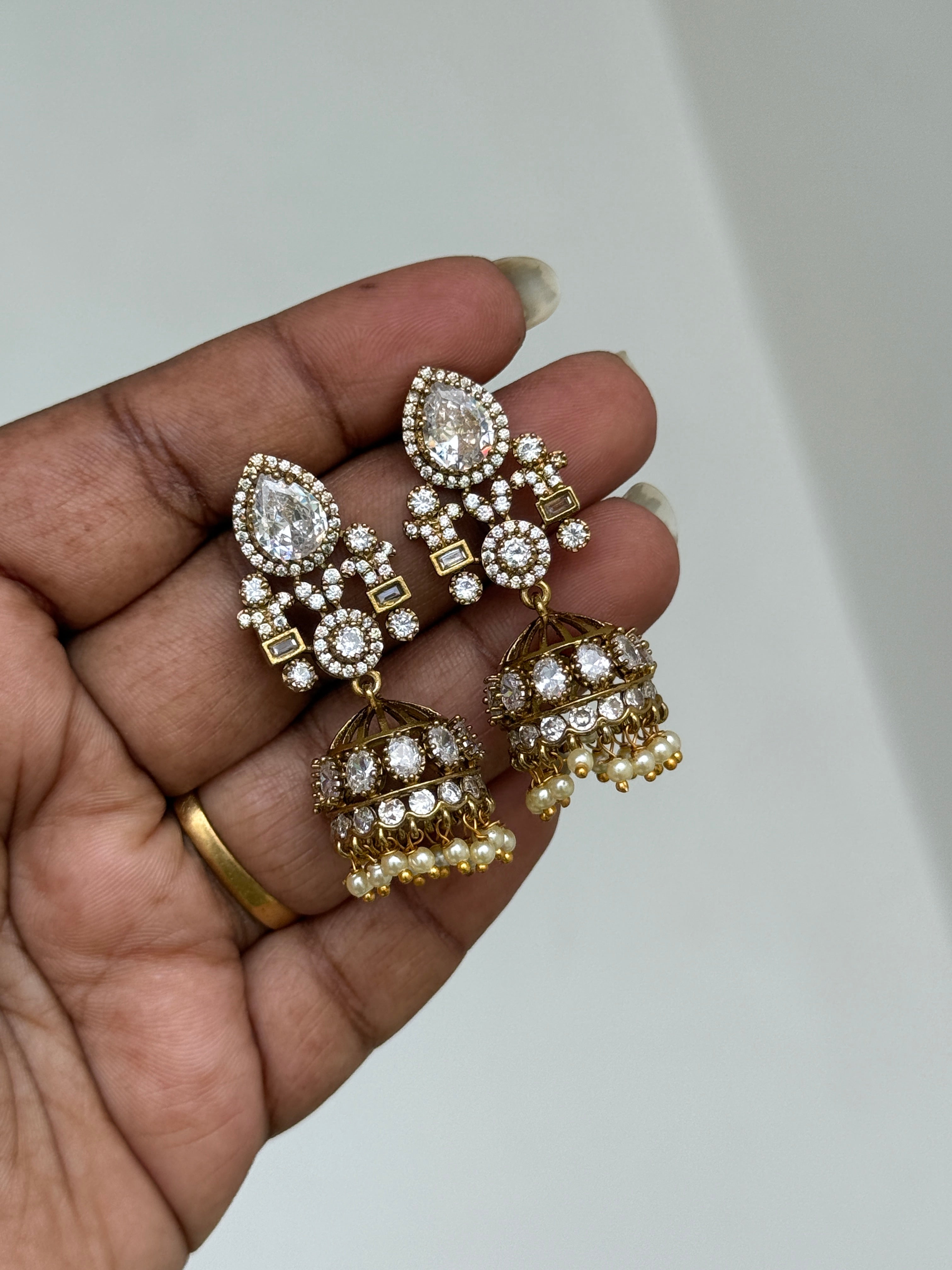 Er135 uncuts small butta Earrings