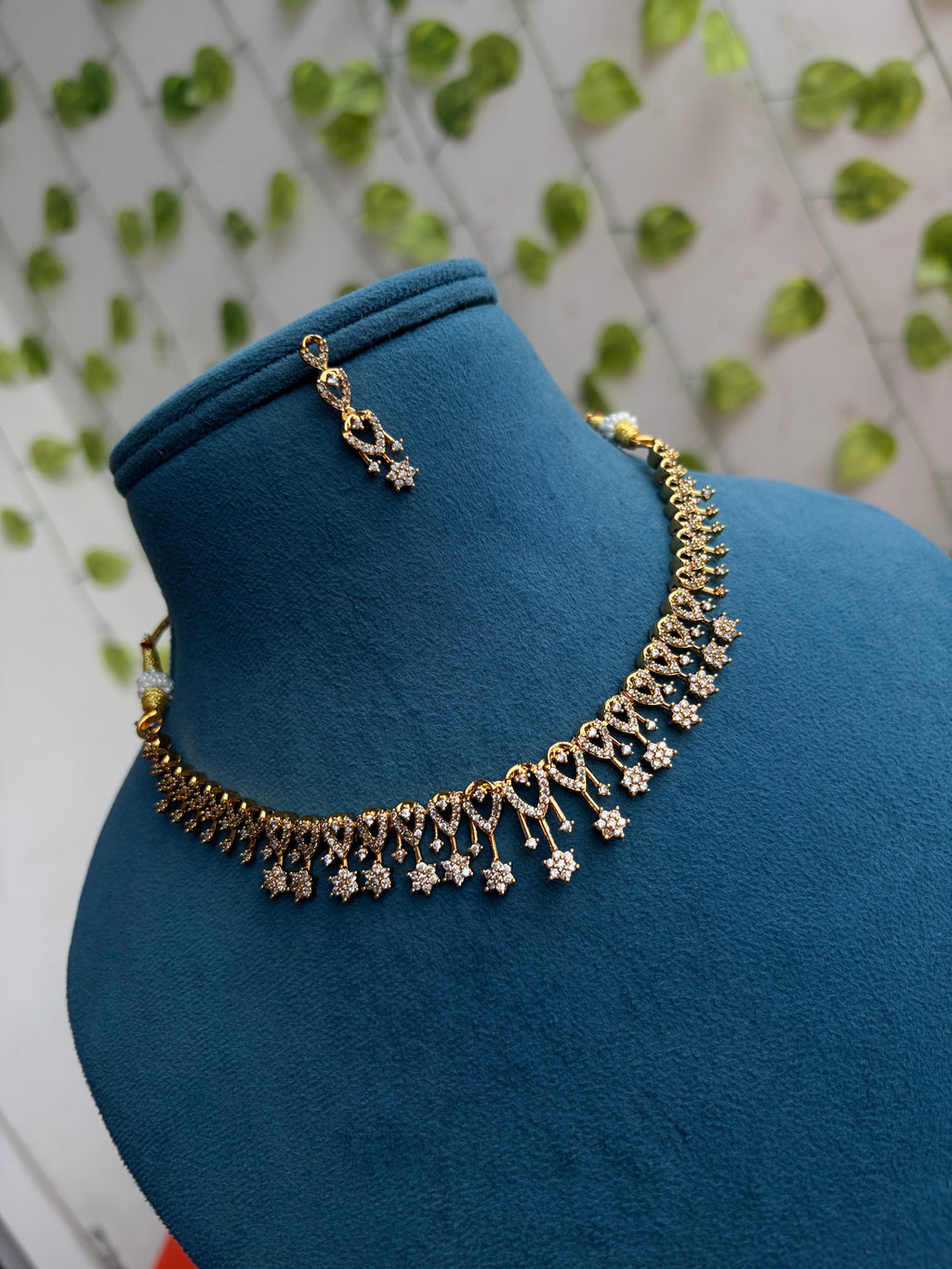 Ns860 drops design small flower hanging short neckset with earrings