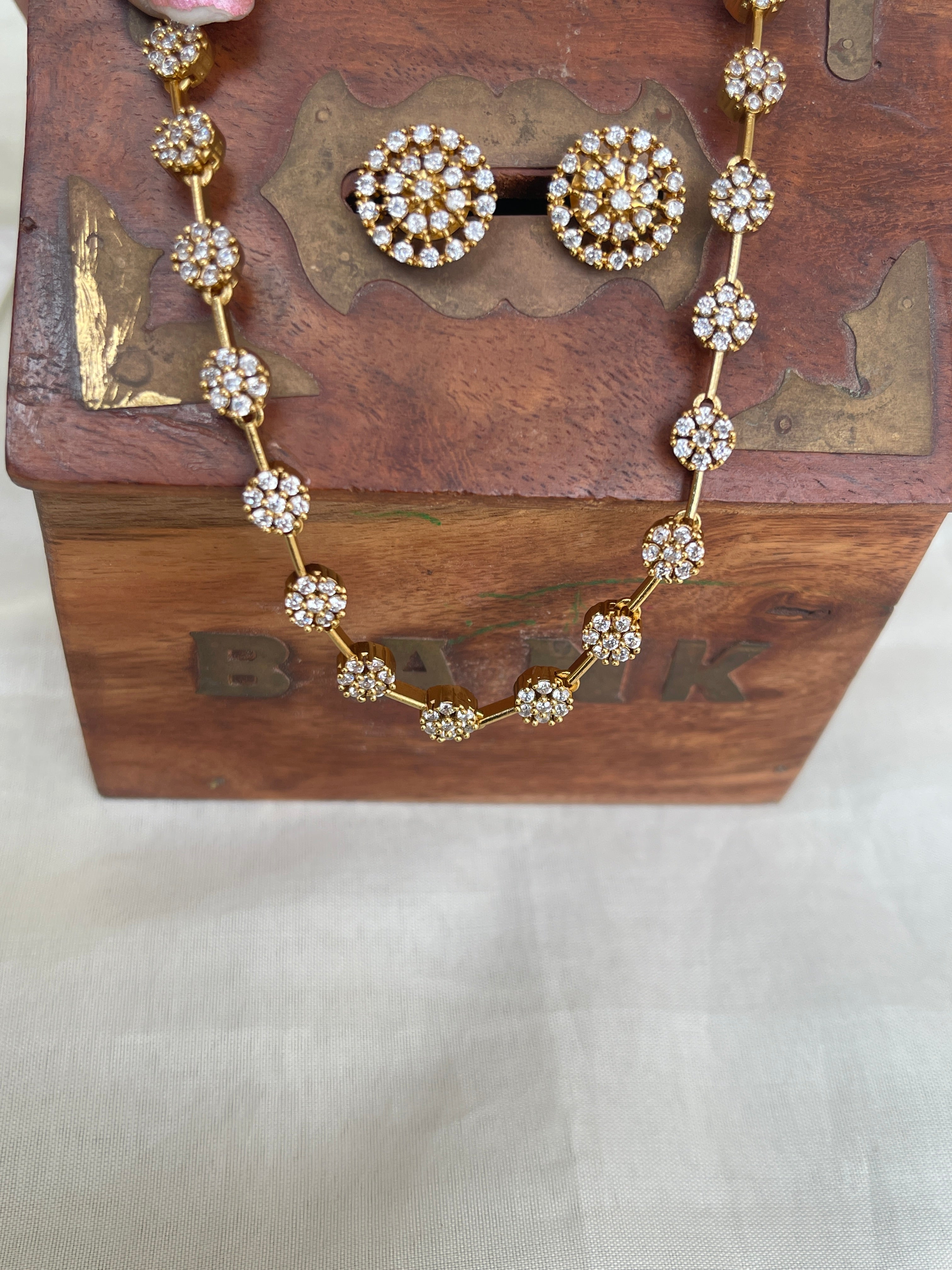 Budget friendly simple circle neckset with studs and kids friendly too..