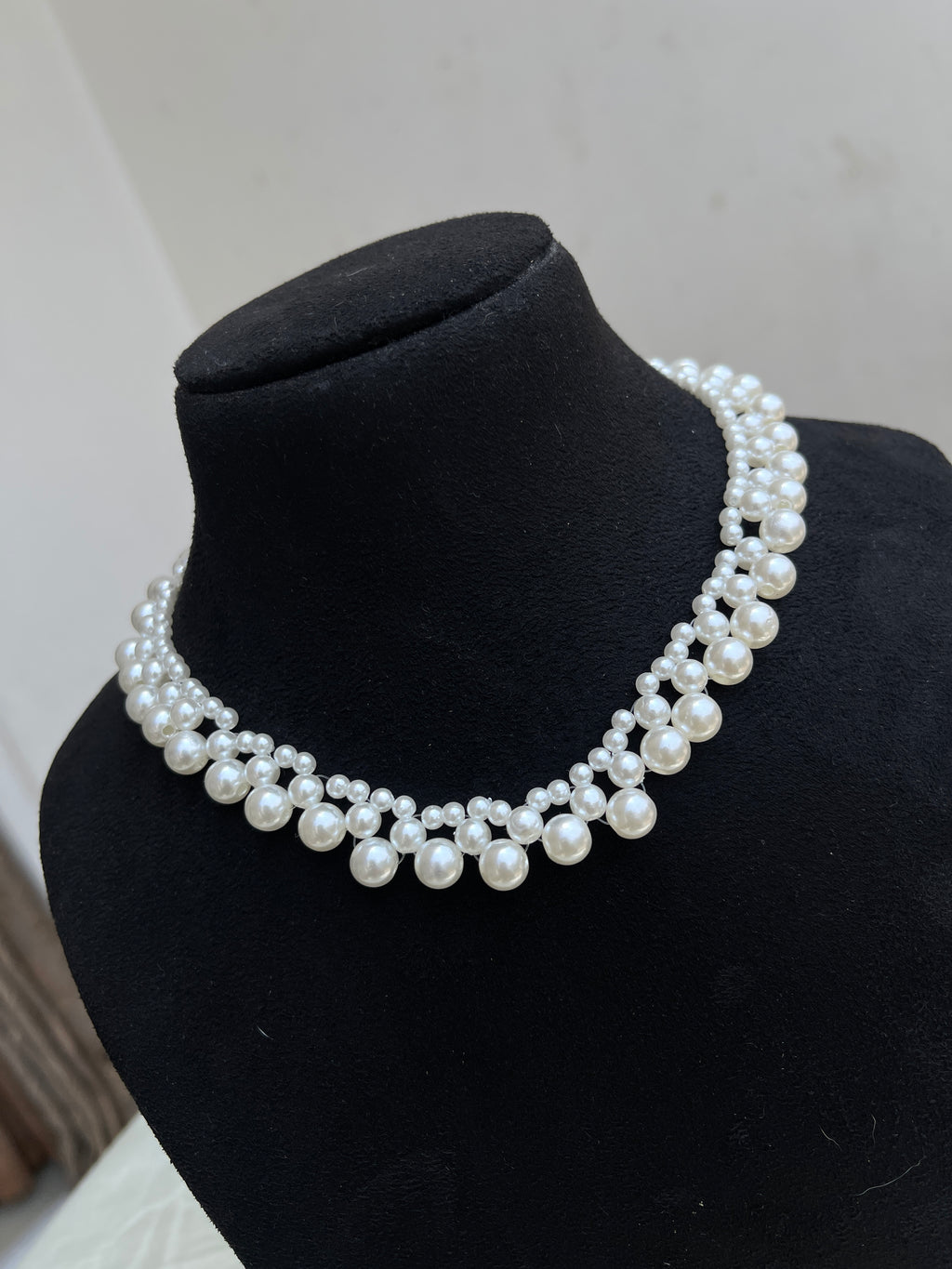 Budget friendly Short pearl neckset