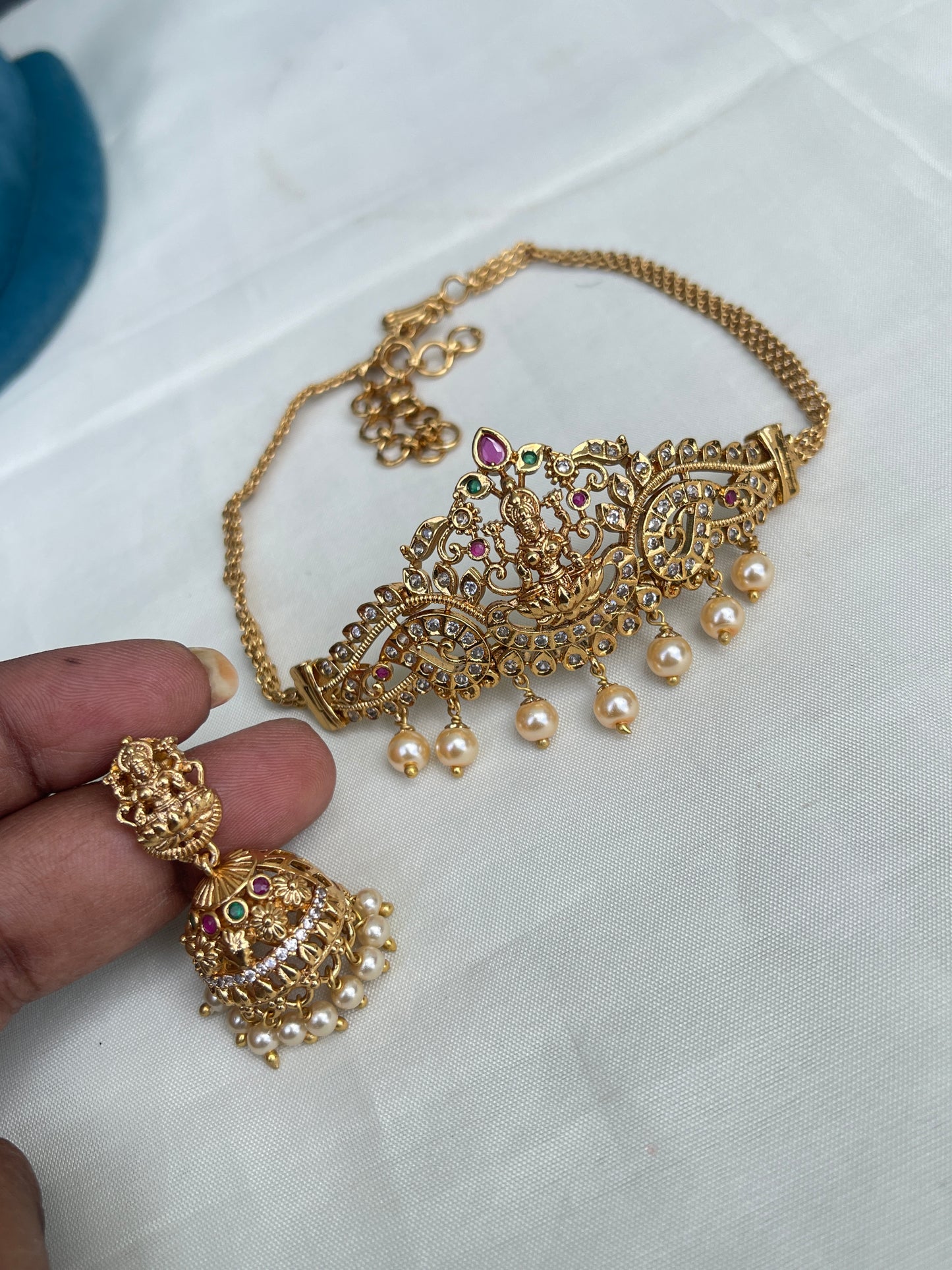 Lakshmi Devi choker with Earrings u can use as bajuband and choker as well..! Ns1601