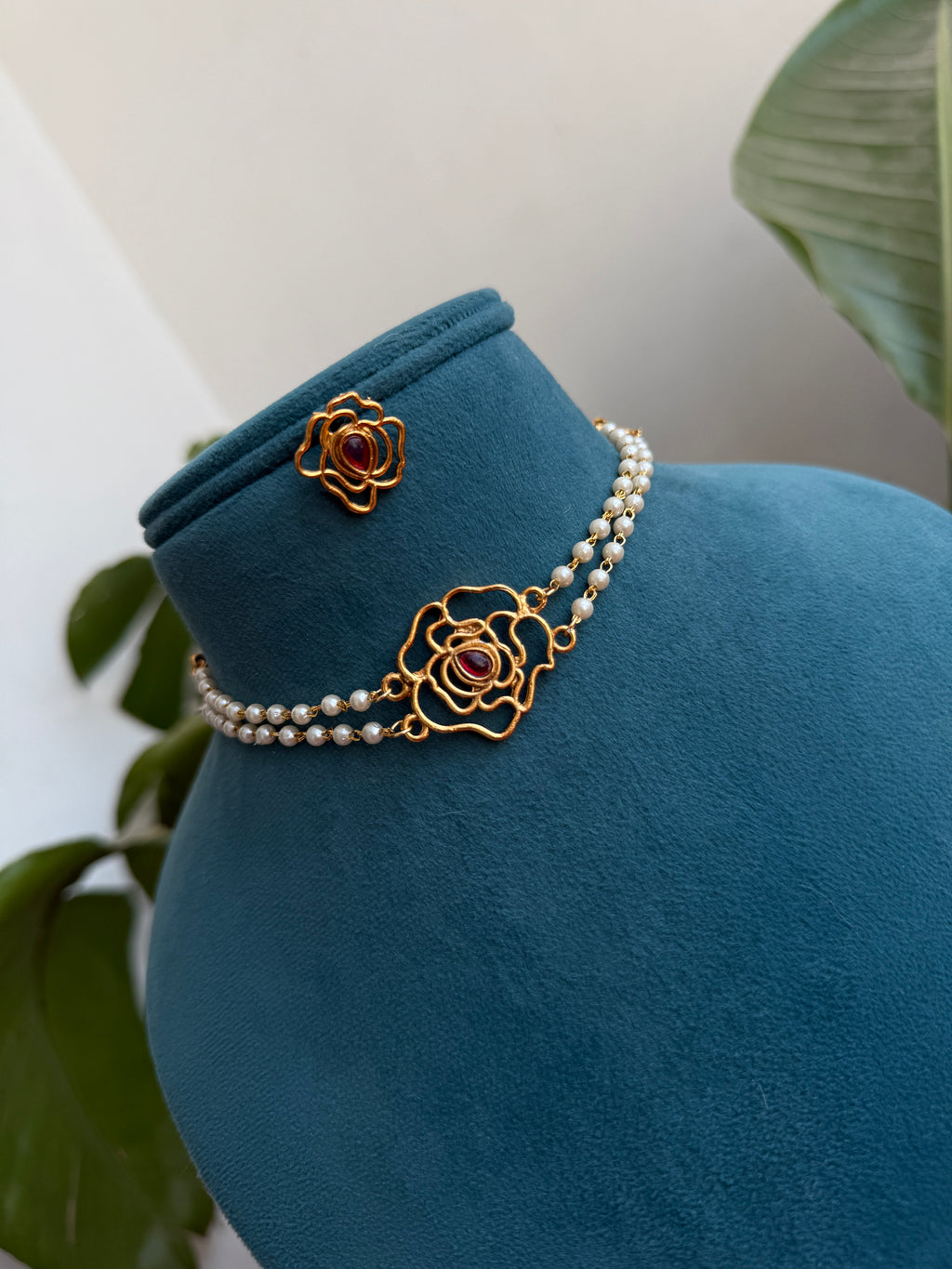 Pearl choker in 2 Colors ruby and green ns641