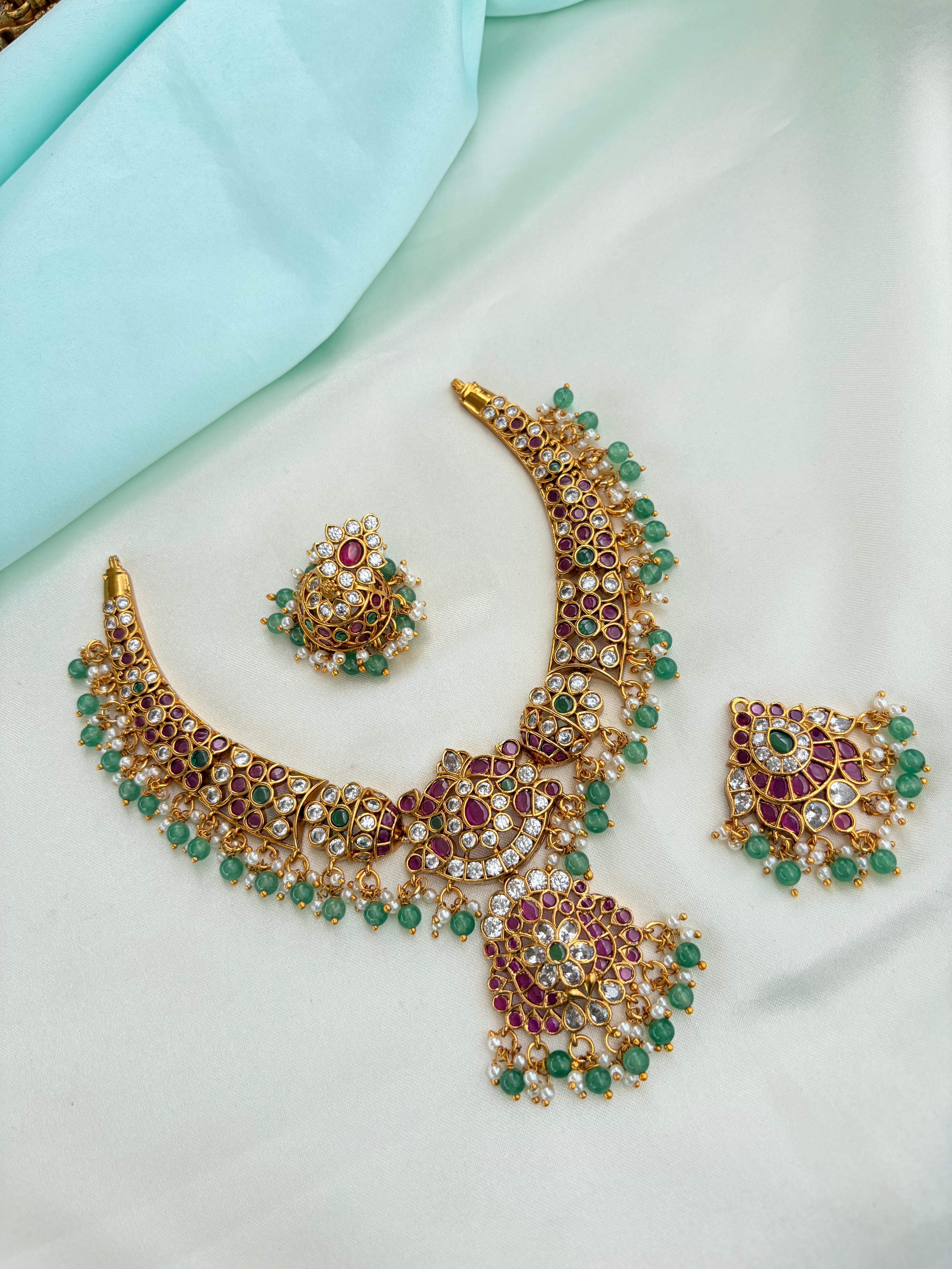 2-in-1 Changeable kemp Neckset u will get 2 pendants
