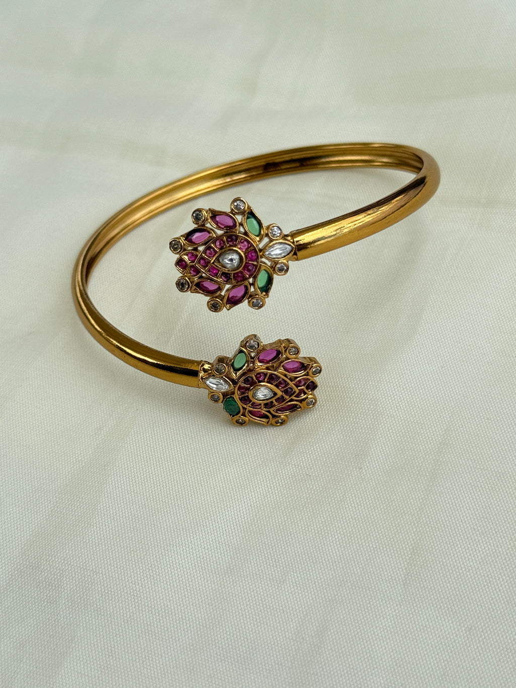 Br516 kemp lotus openable bracelet