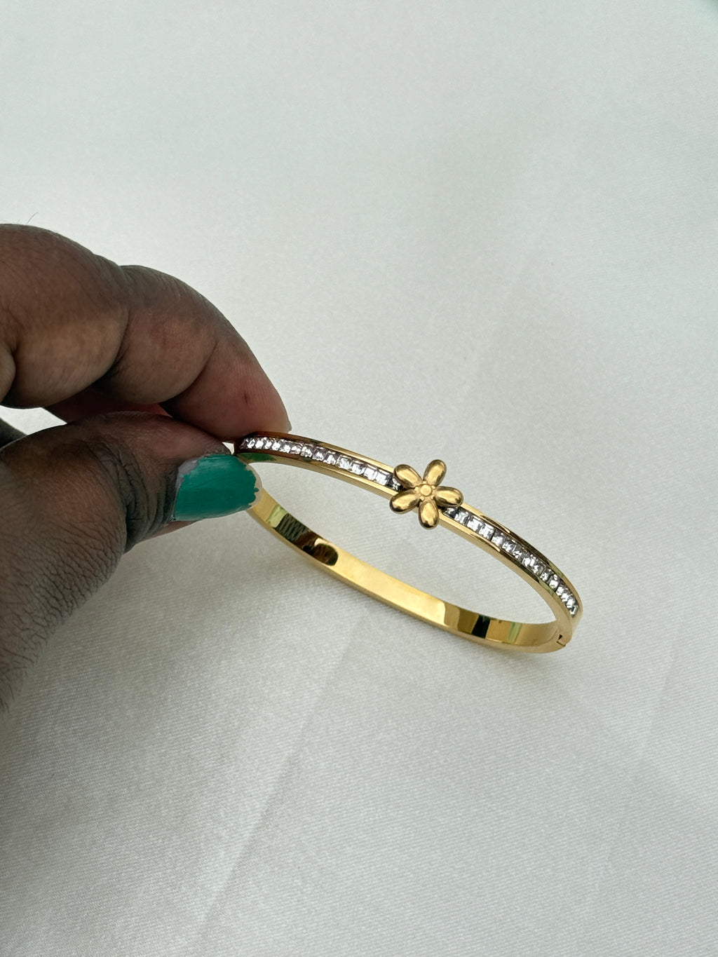 Ab585 anti tarnish flower stone 2:0to 2:2 size opeanable  kids kada bracelet