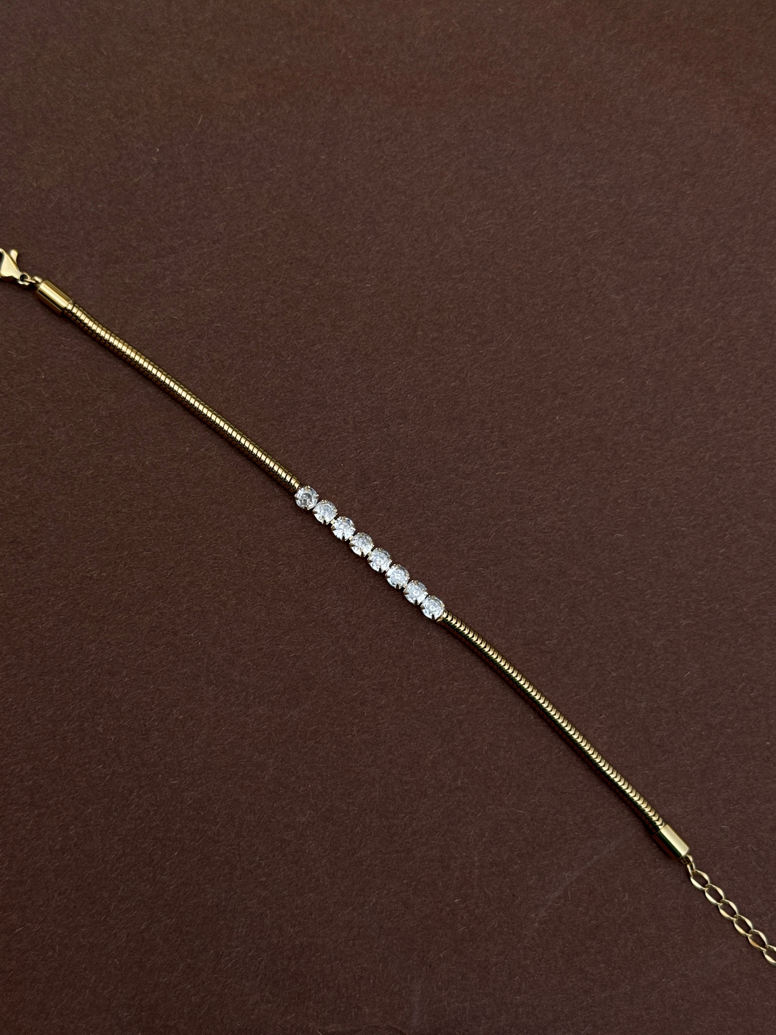 Ab553 anti tarnish white stones 8 inches chain bracelet