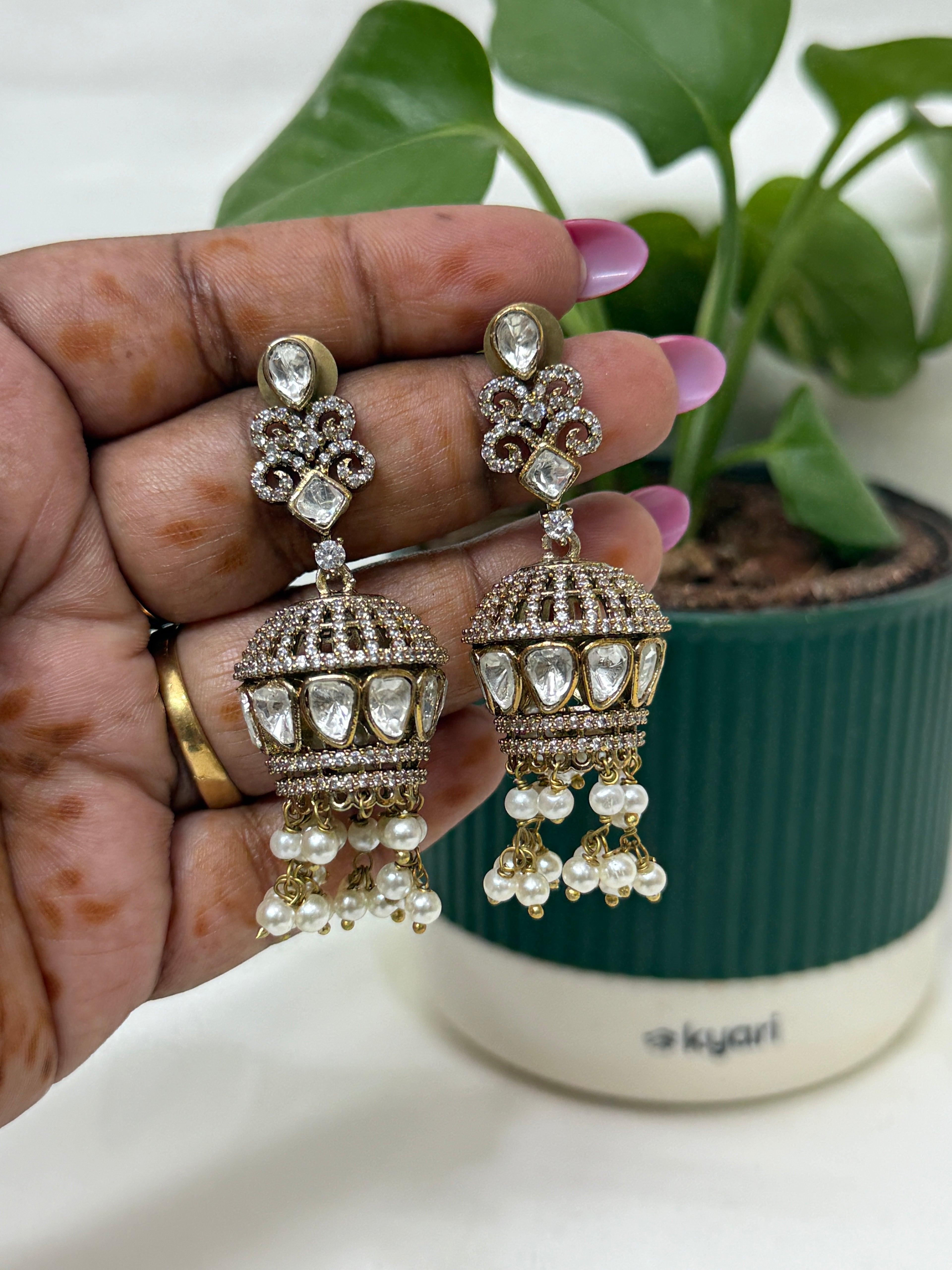 Er212 moissanite butta earrings