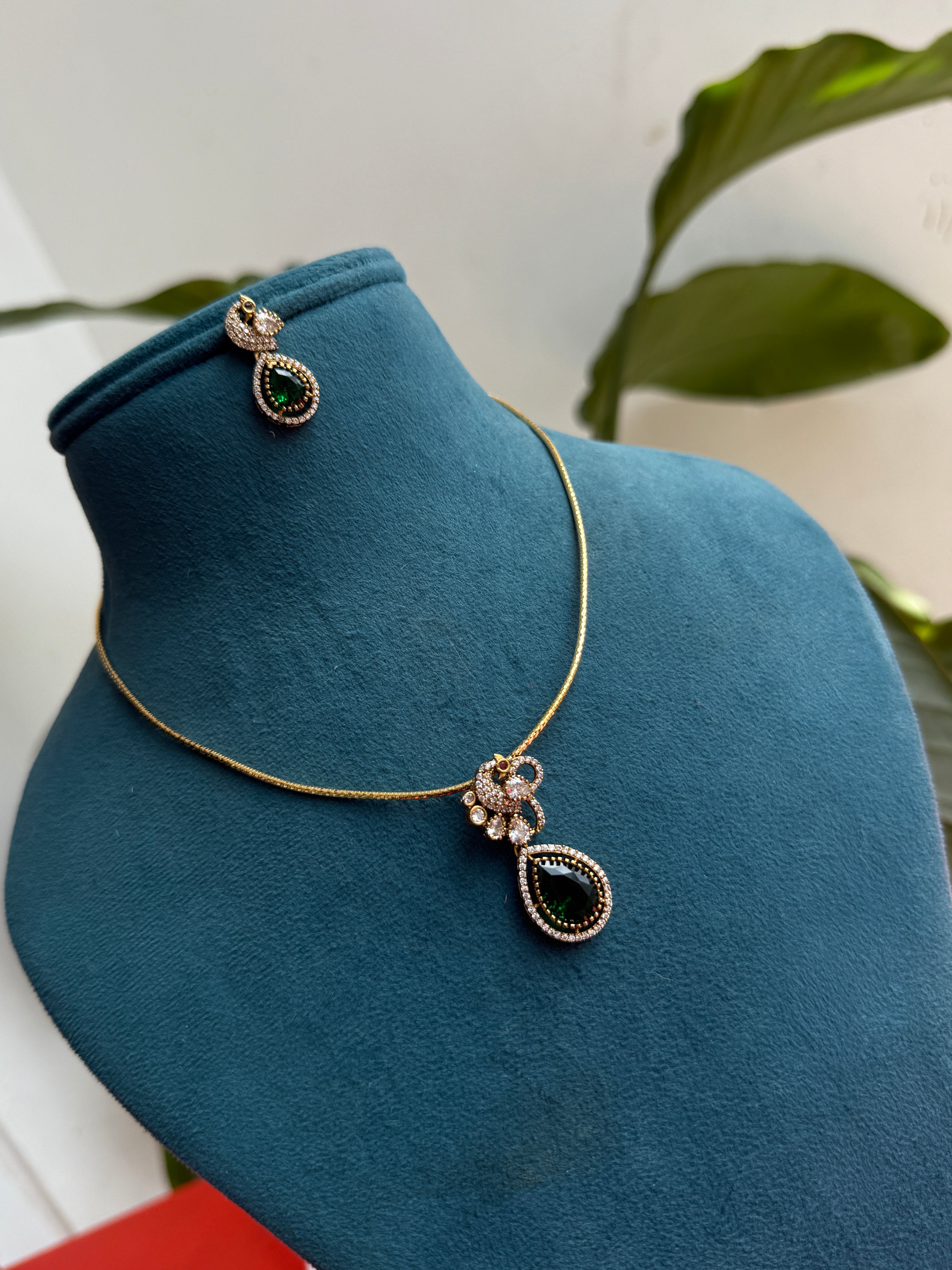 Hs013 hasli with pendant and earrings