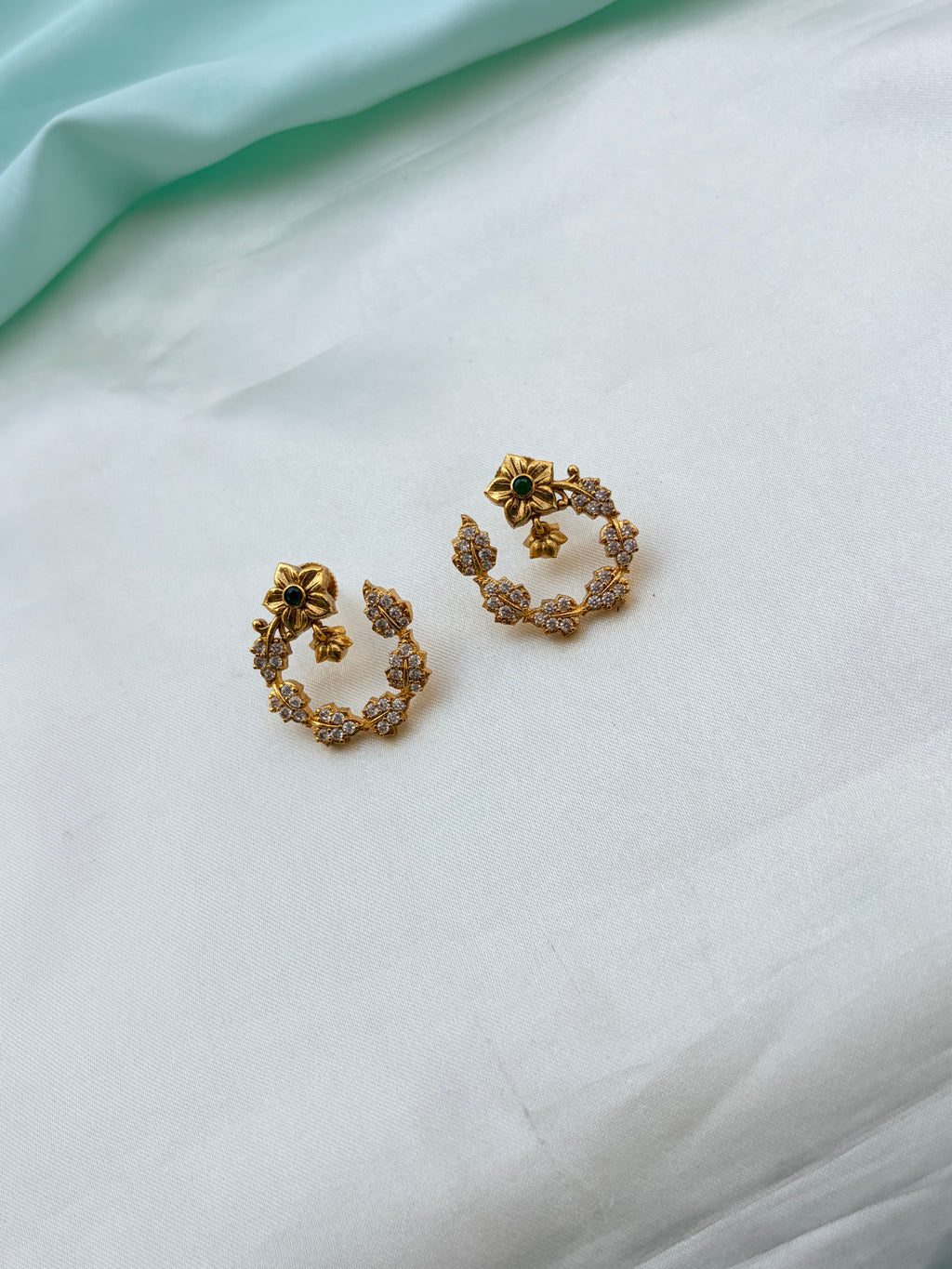 Flower and leaf design studs Er963
