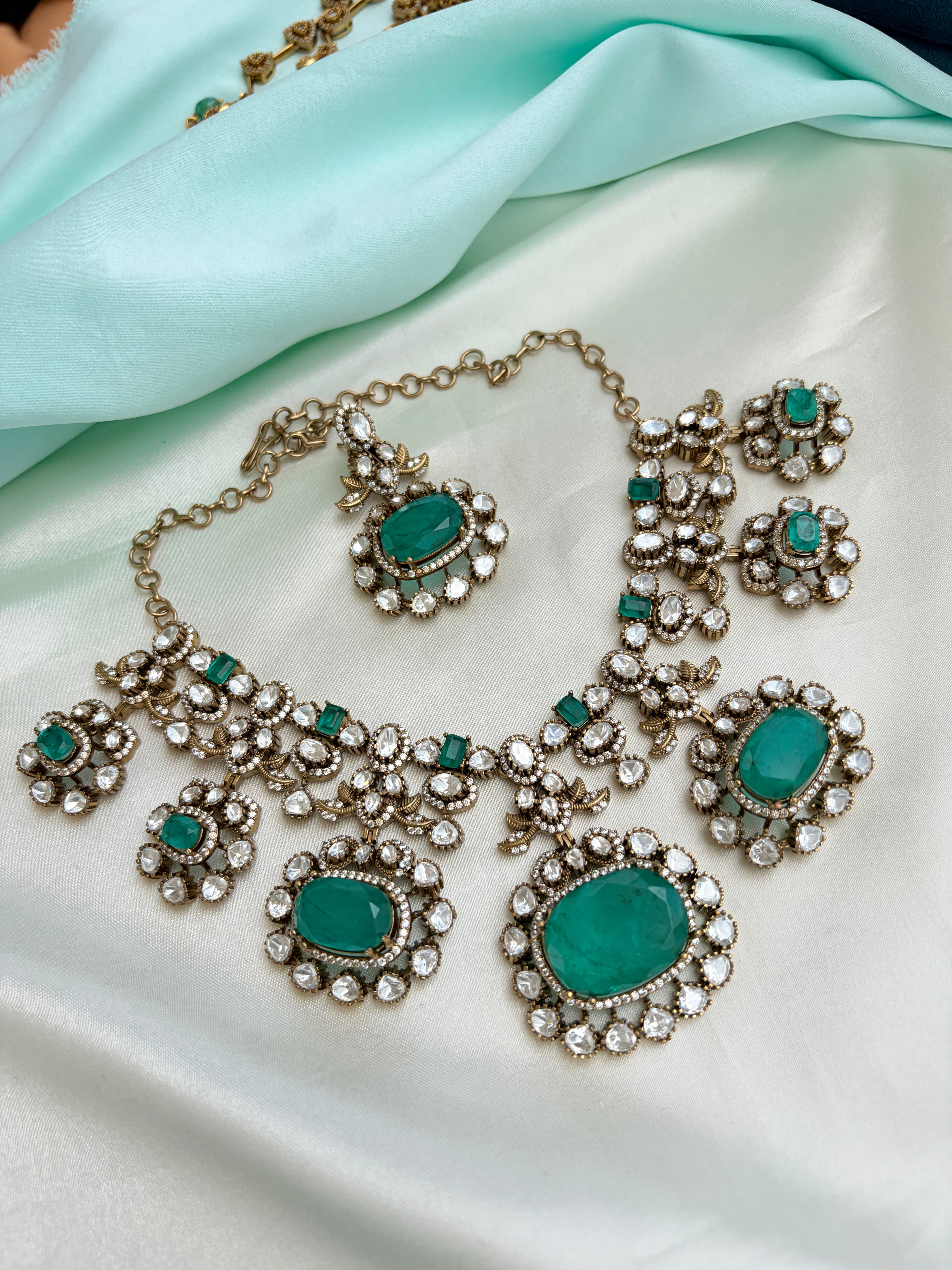 Premium antique Kundan and Green stone Emerald Neckset Ns205