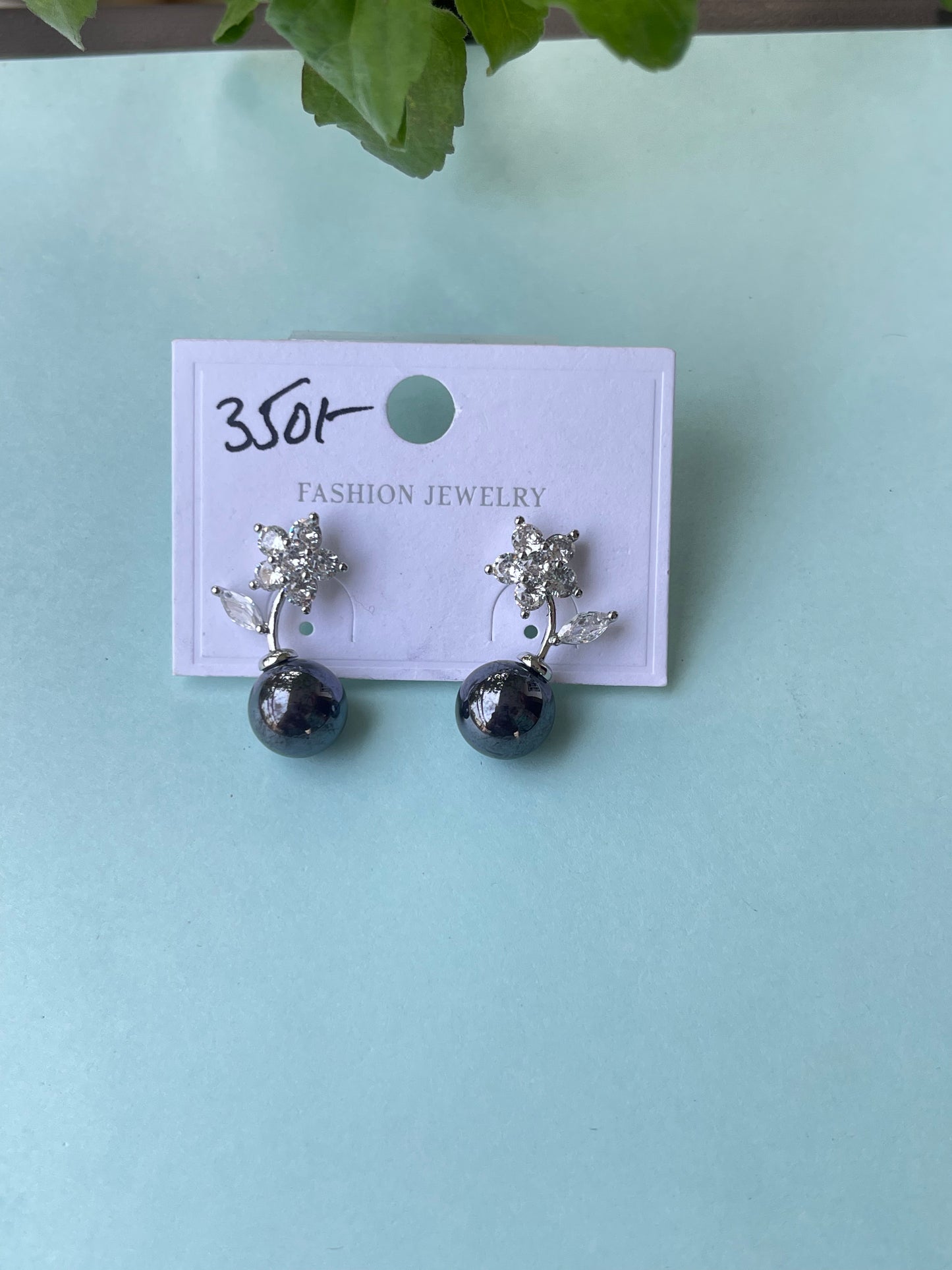 Flower stem pearl hanging studs