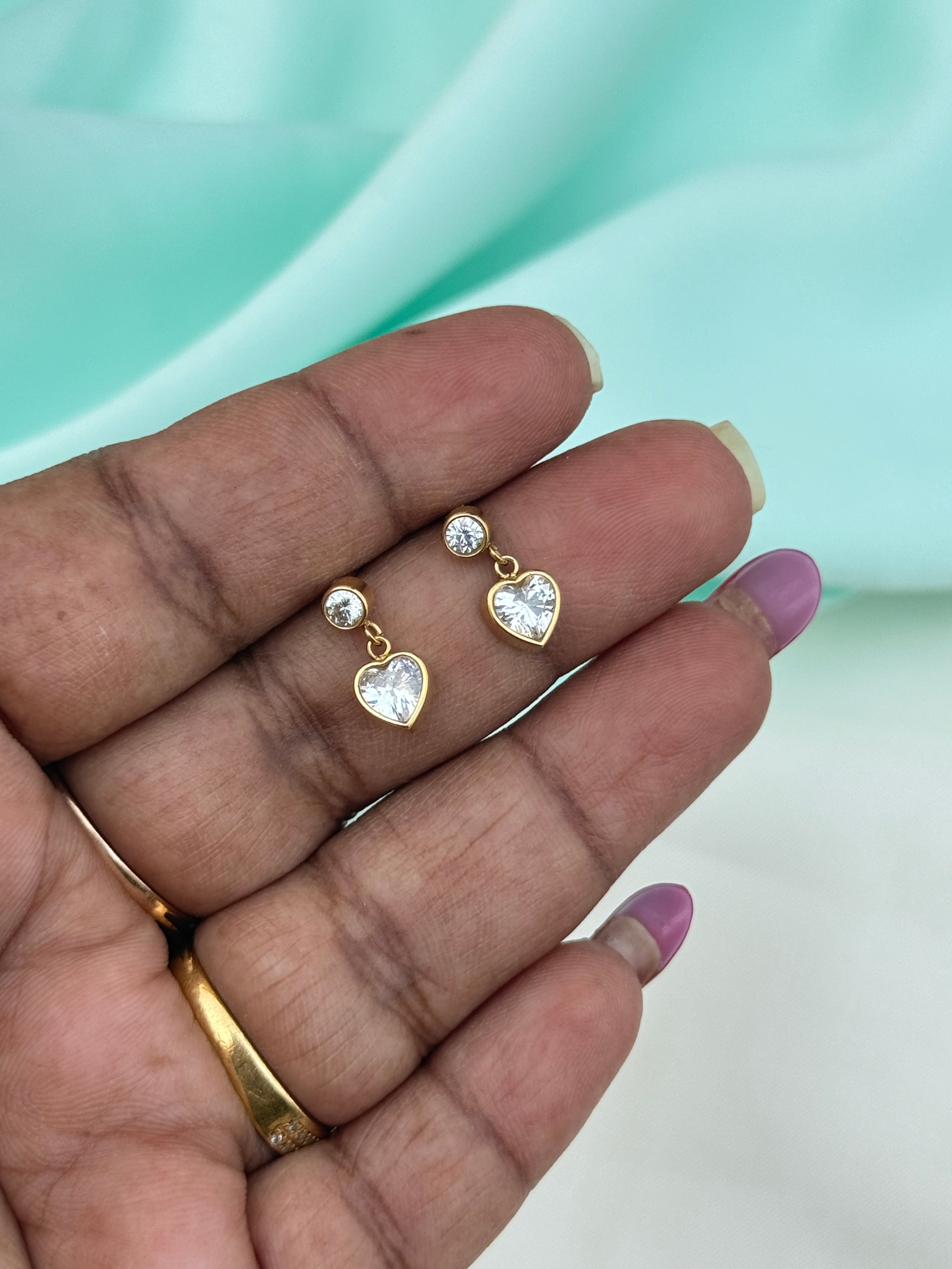 Er267 anti tarnish white stone heart earrings