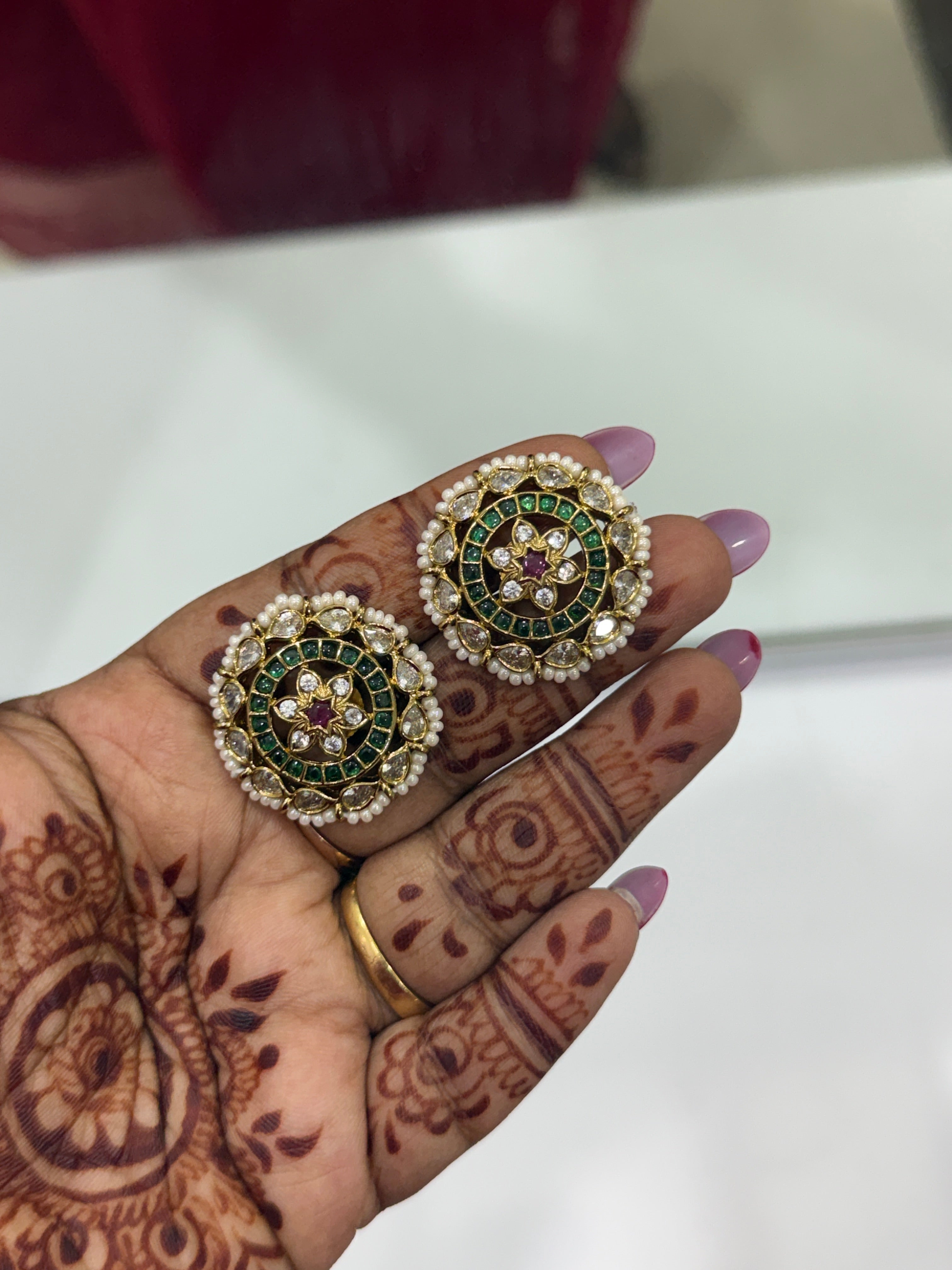 St035 kemp pearl big studs