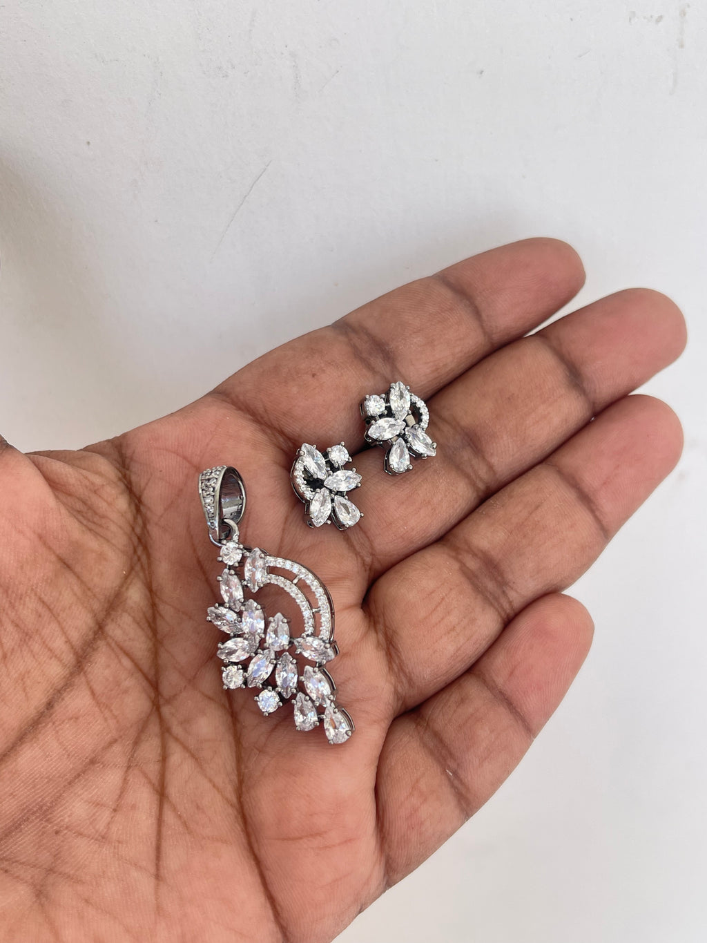 Pendent with earrings