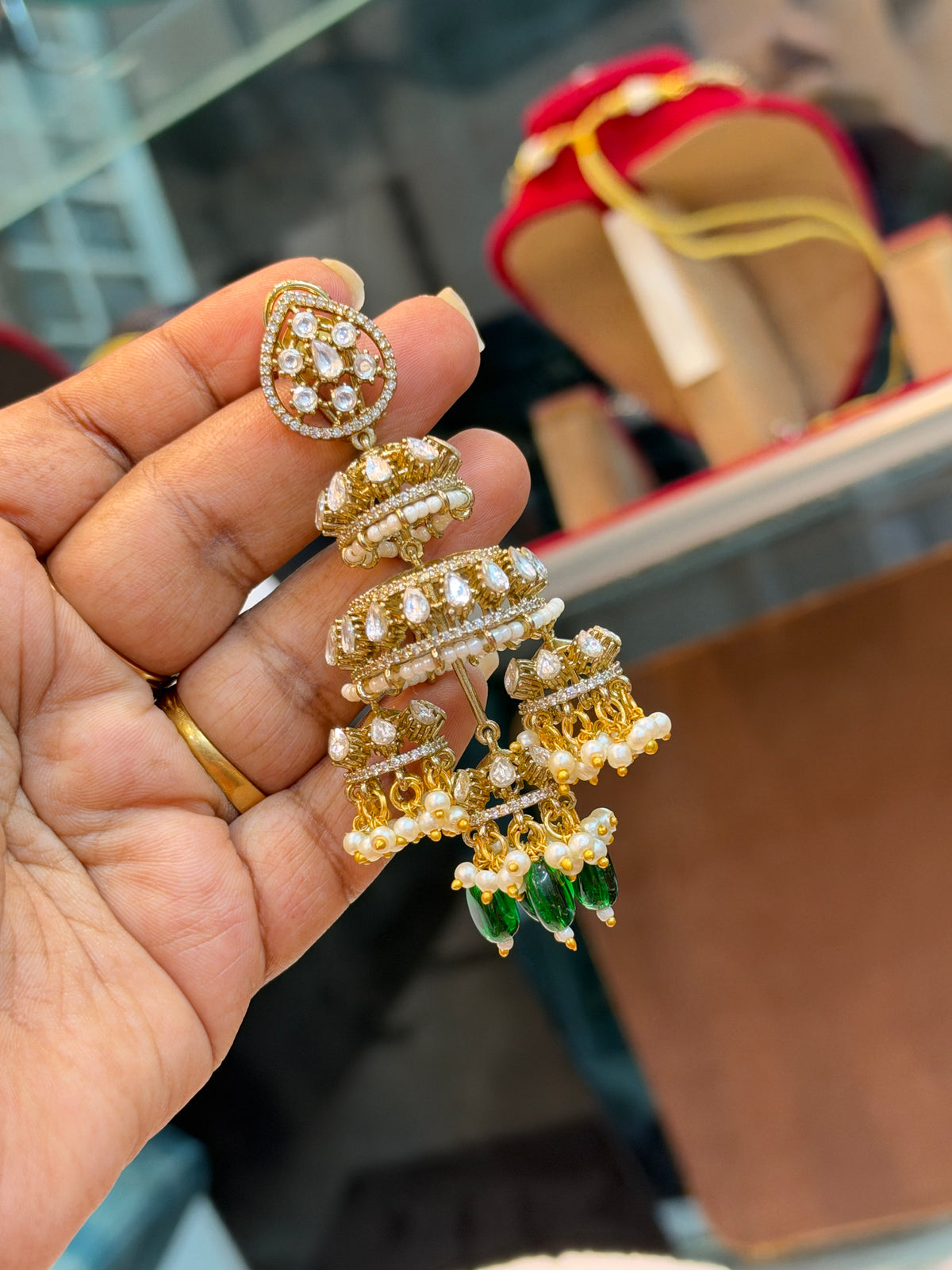 Er901 mossanit butta pearl with green beads earrings